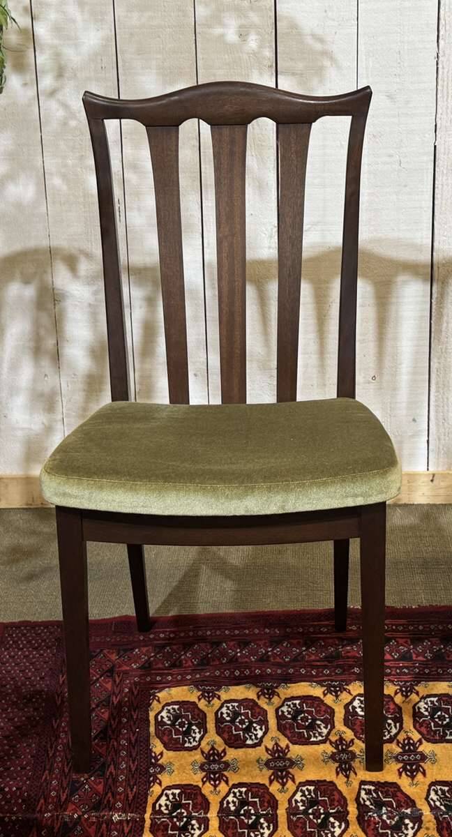 Suite de 4 chaises et 2 fauteuils anglais en acajou de la marque GPlan