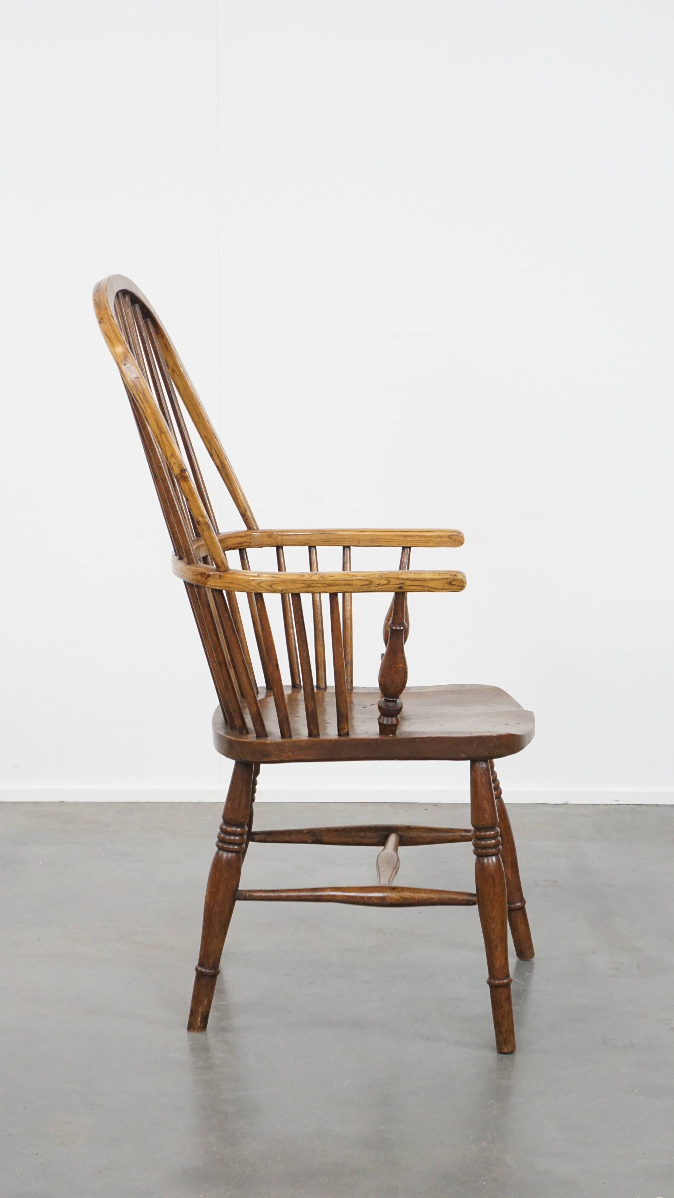 Antique English Windsor Chair from the 19th Century Made of Elm