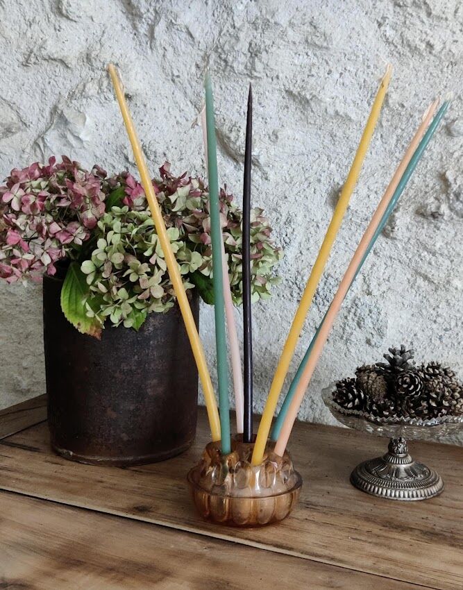 Vase stings ancient pink flowers