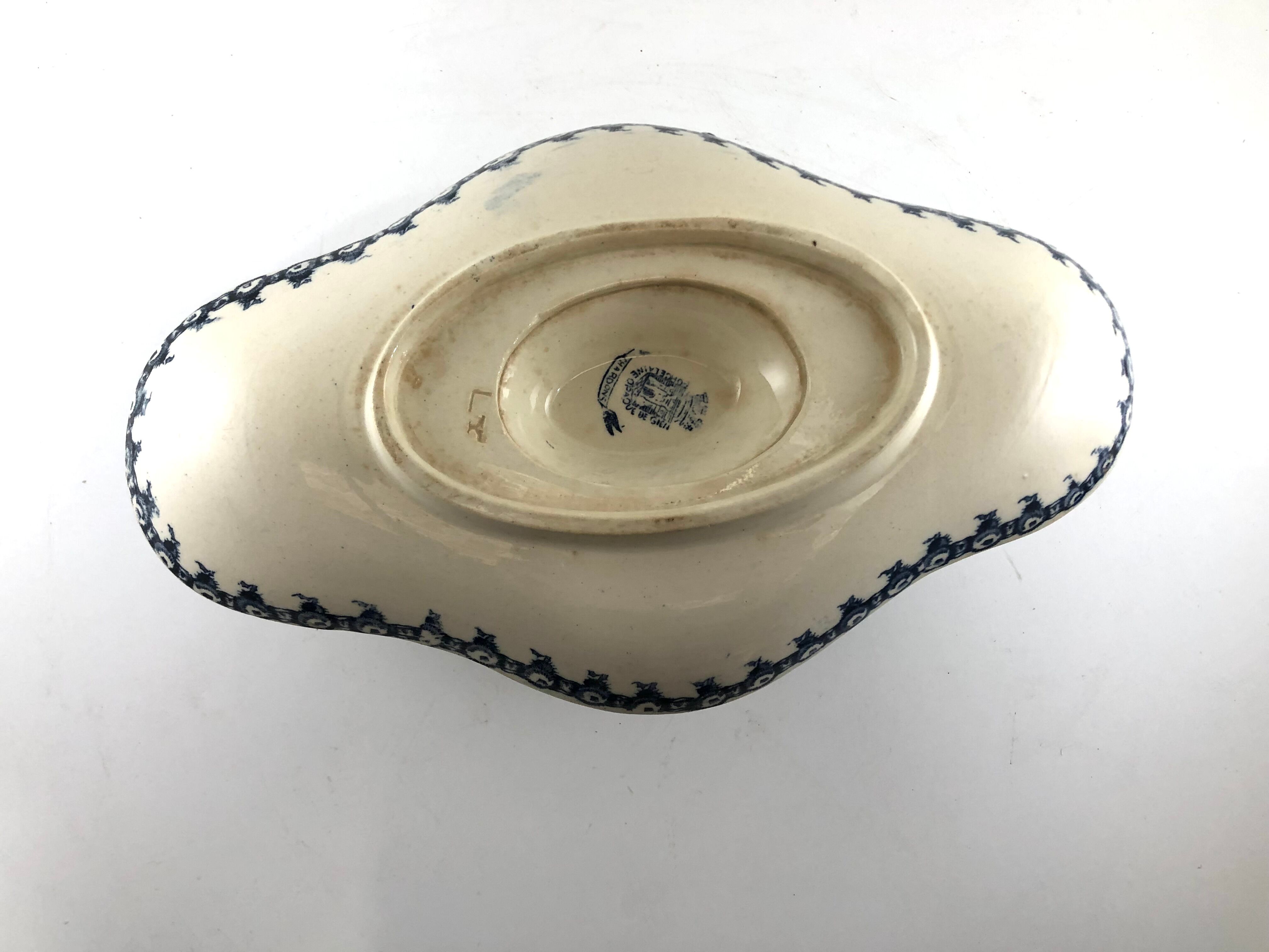 Saucière Gien Modele Chardon bleu en terre de fer 19ème