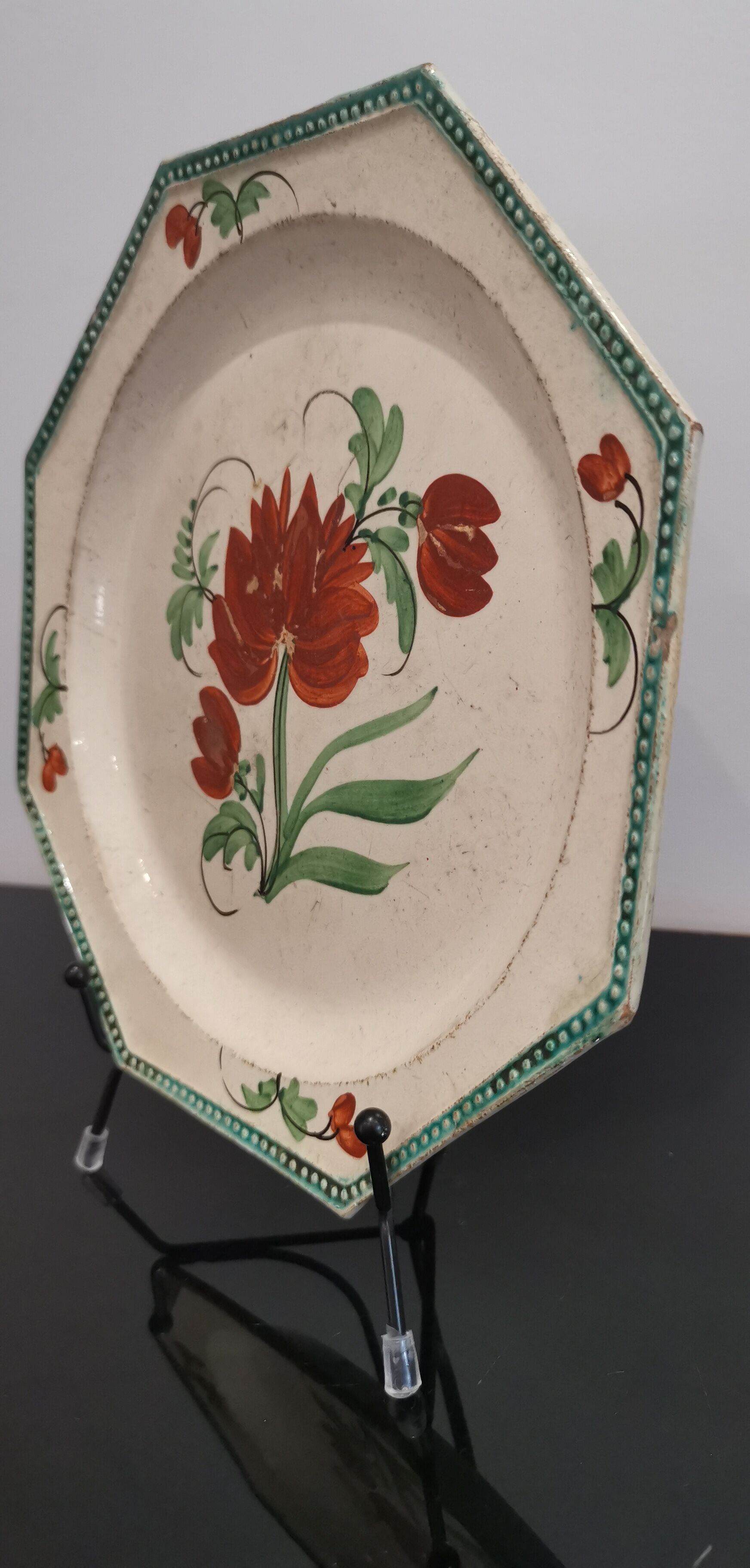 Ancienne assiette octogonale faïence fine polychrome Aumale début XIXe Empire