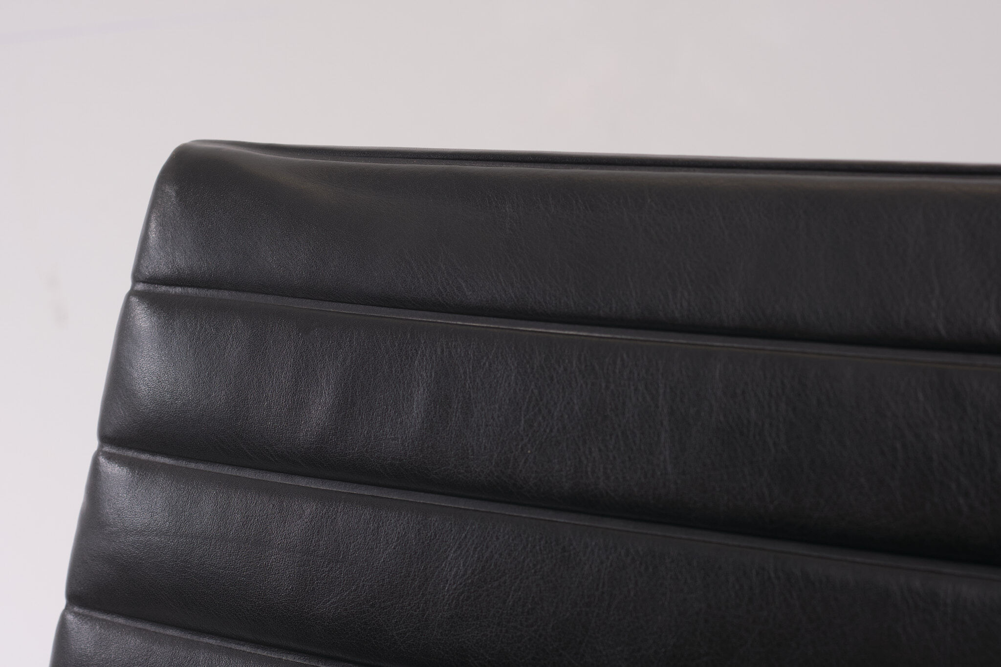 Leather Arm Chair Charles and Ray Eames Model EA108