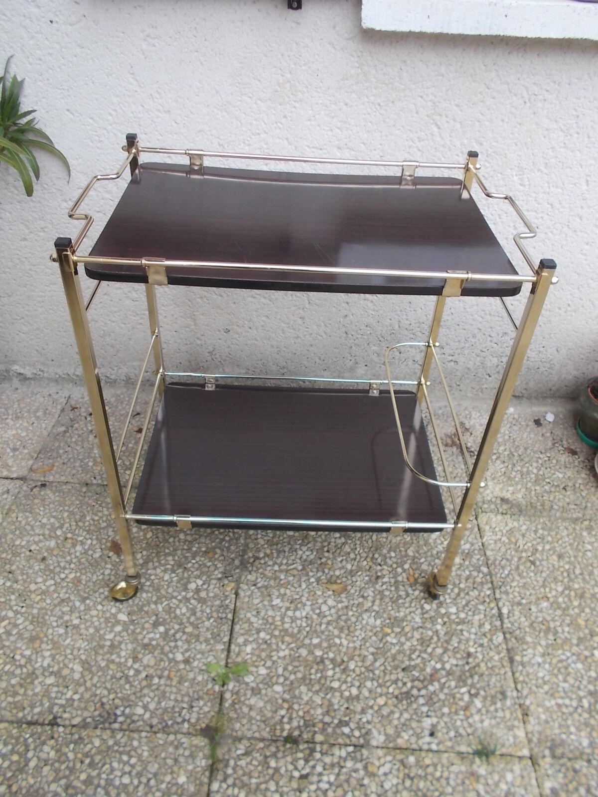 Rolling serving table in brass