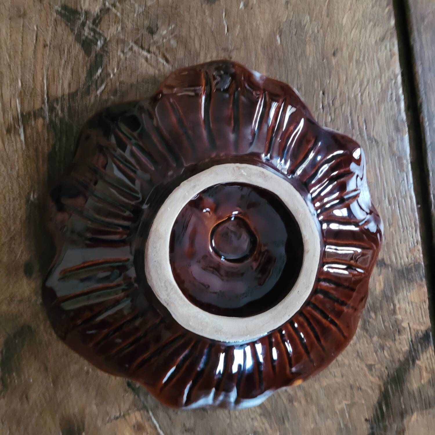 Vintage enamelled ceramic “flower” pocket emptier from the 60s/70s