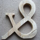 Letter Esperluette solid wood