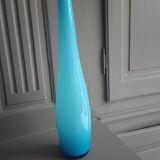 Vase, soliflore bleu en opaline