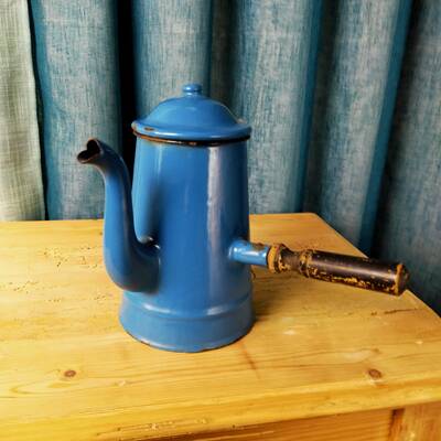 Blue enameled sheet metal chocolate maker