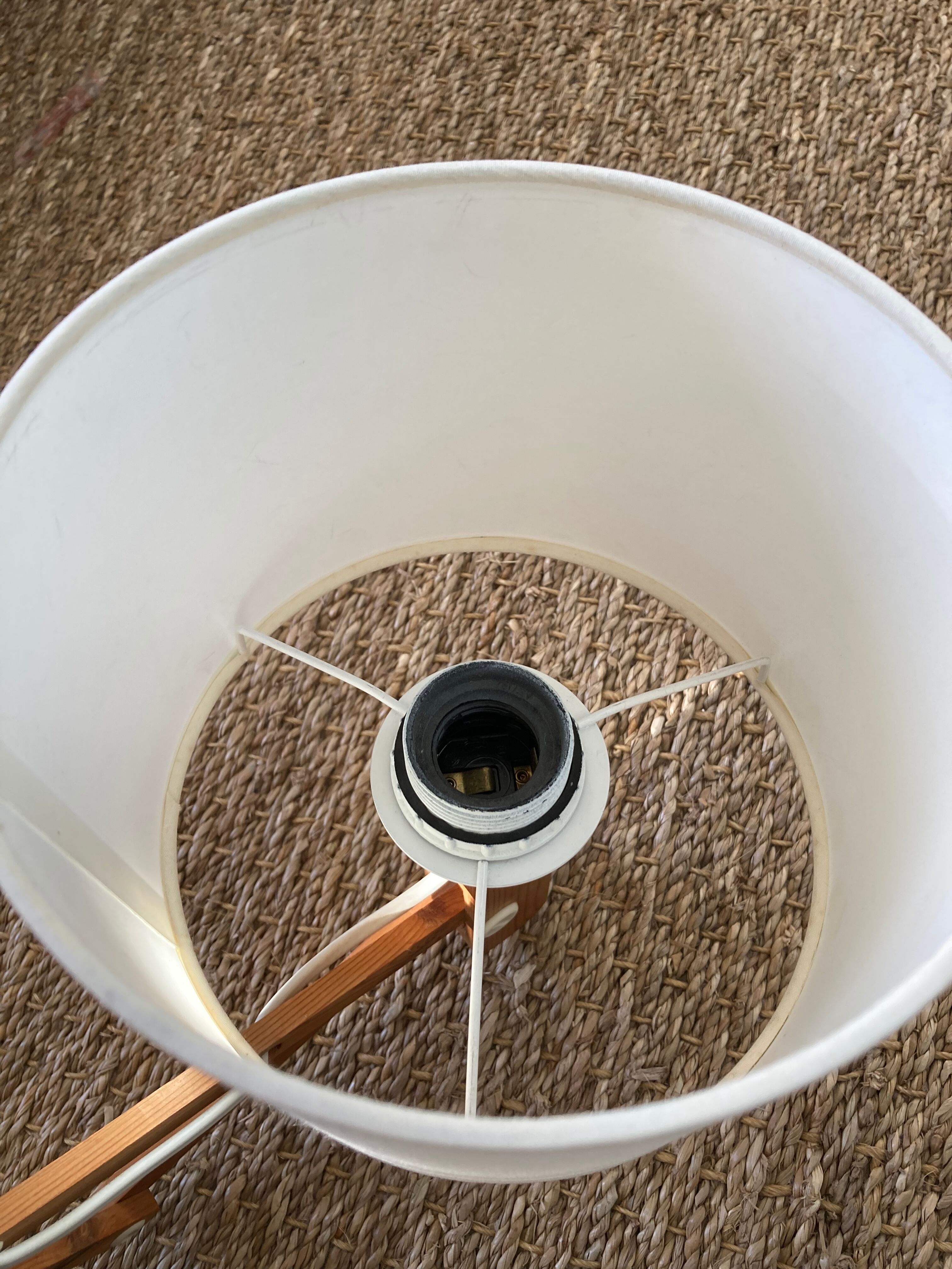 Extendable wall lamp in Scandinavian wood