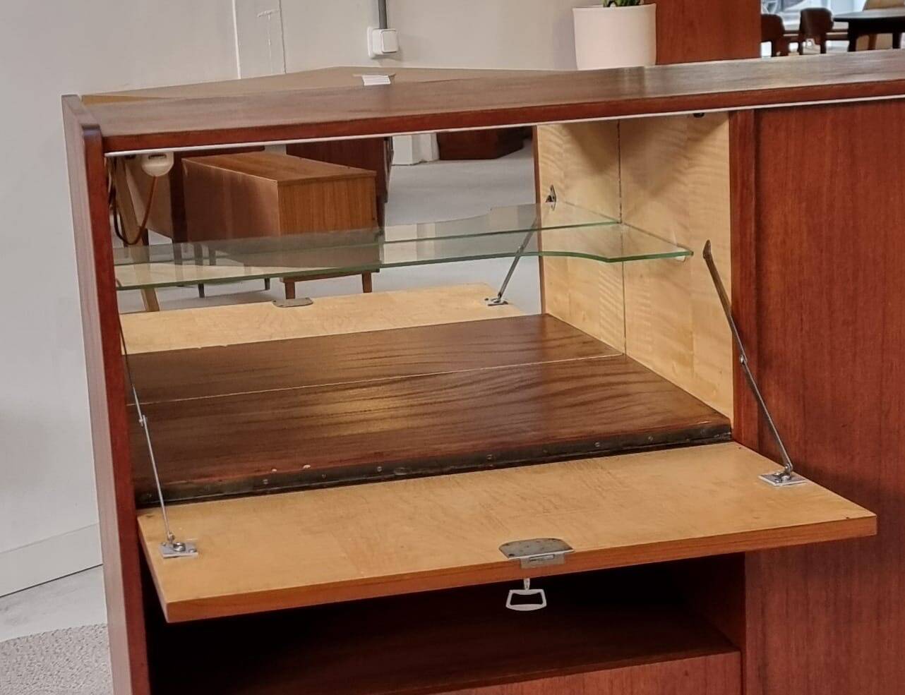 Armoire du milieu du siècle