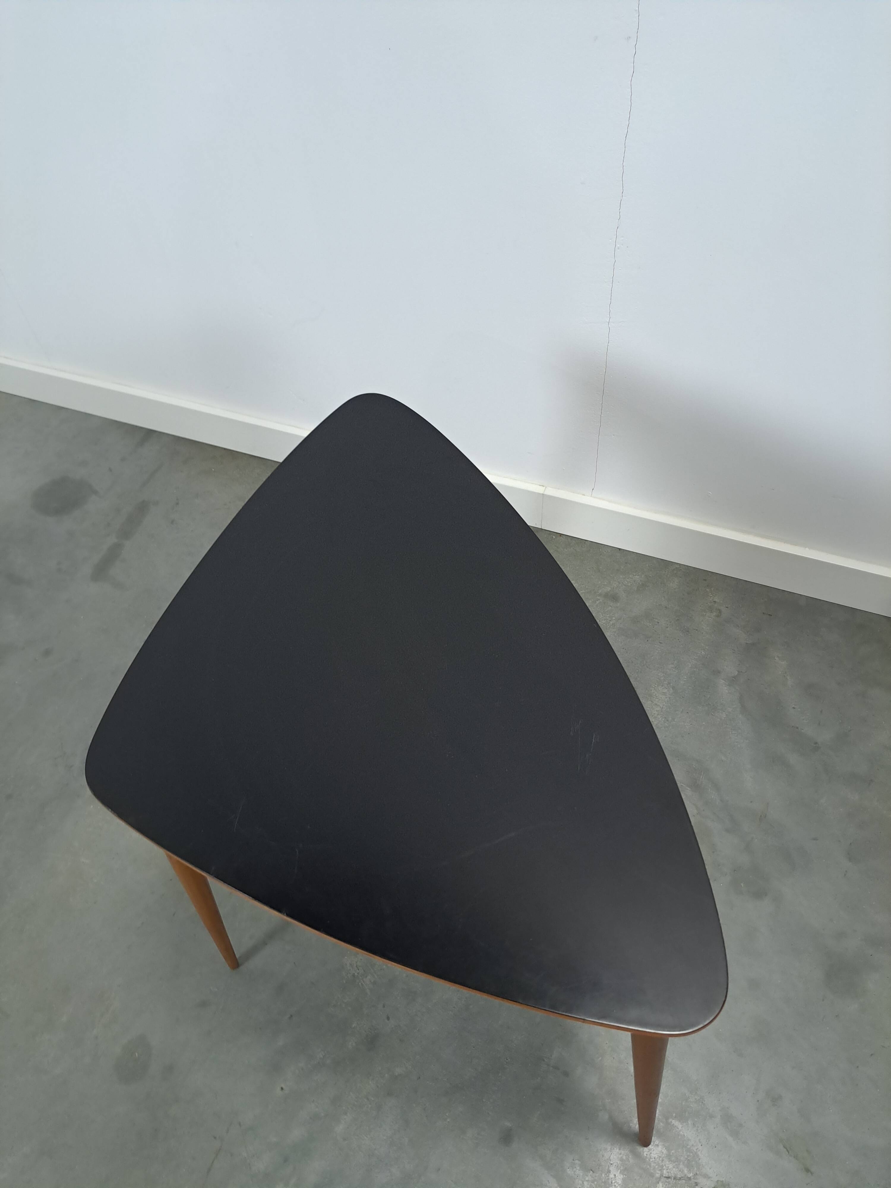 Set zwart wit tafel met houten poten Kaiser Köln