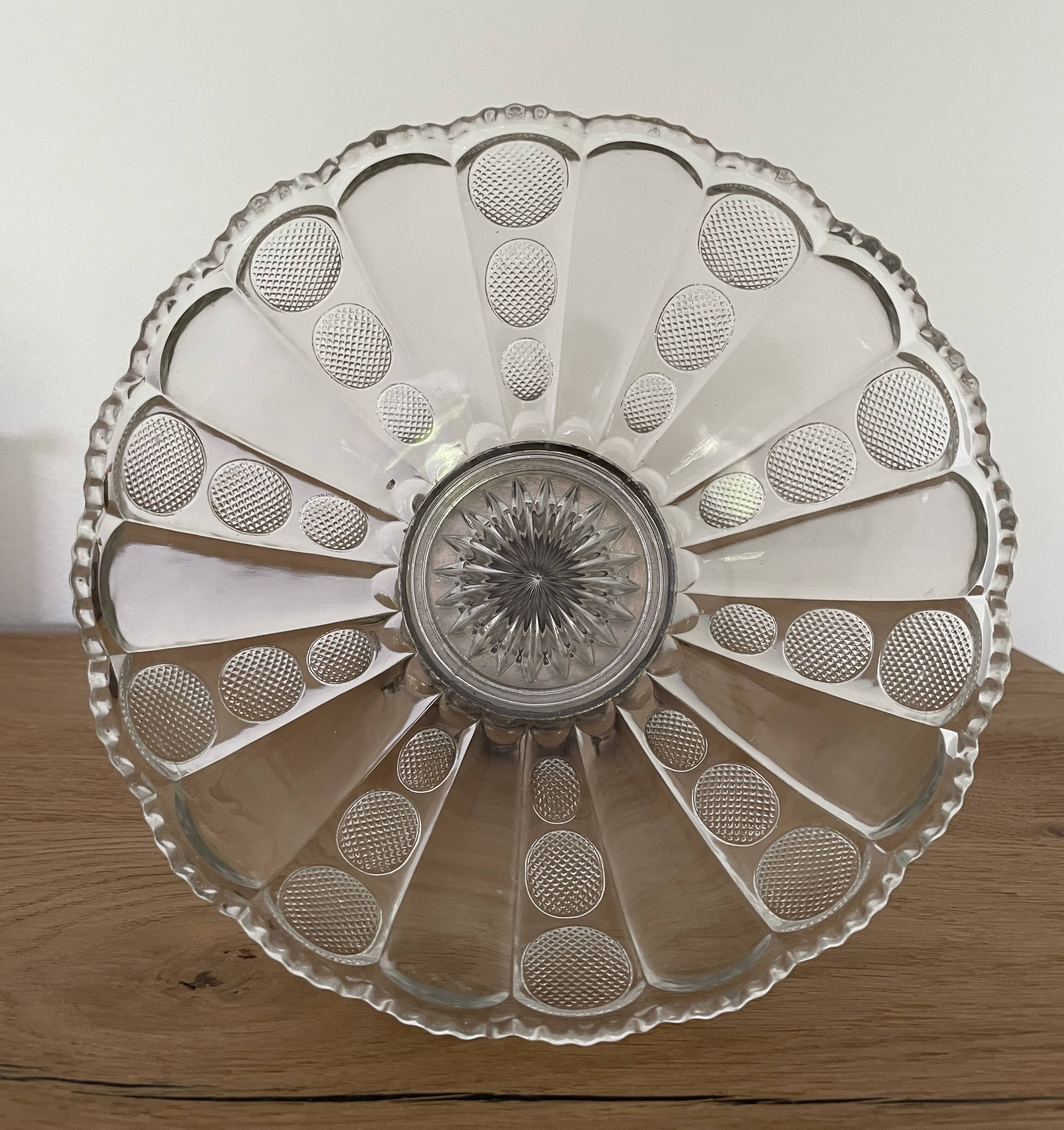 Free-standing fruit bowl