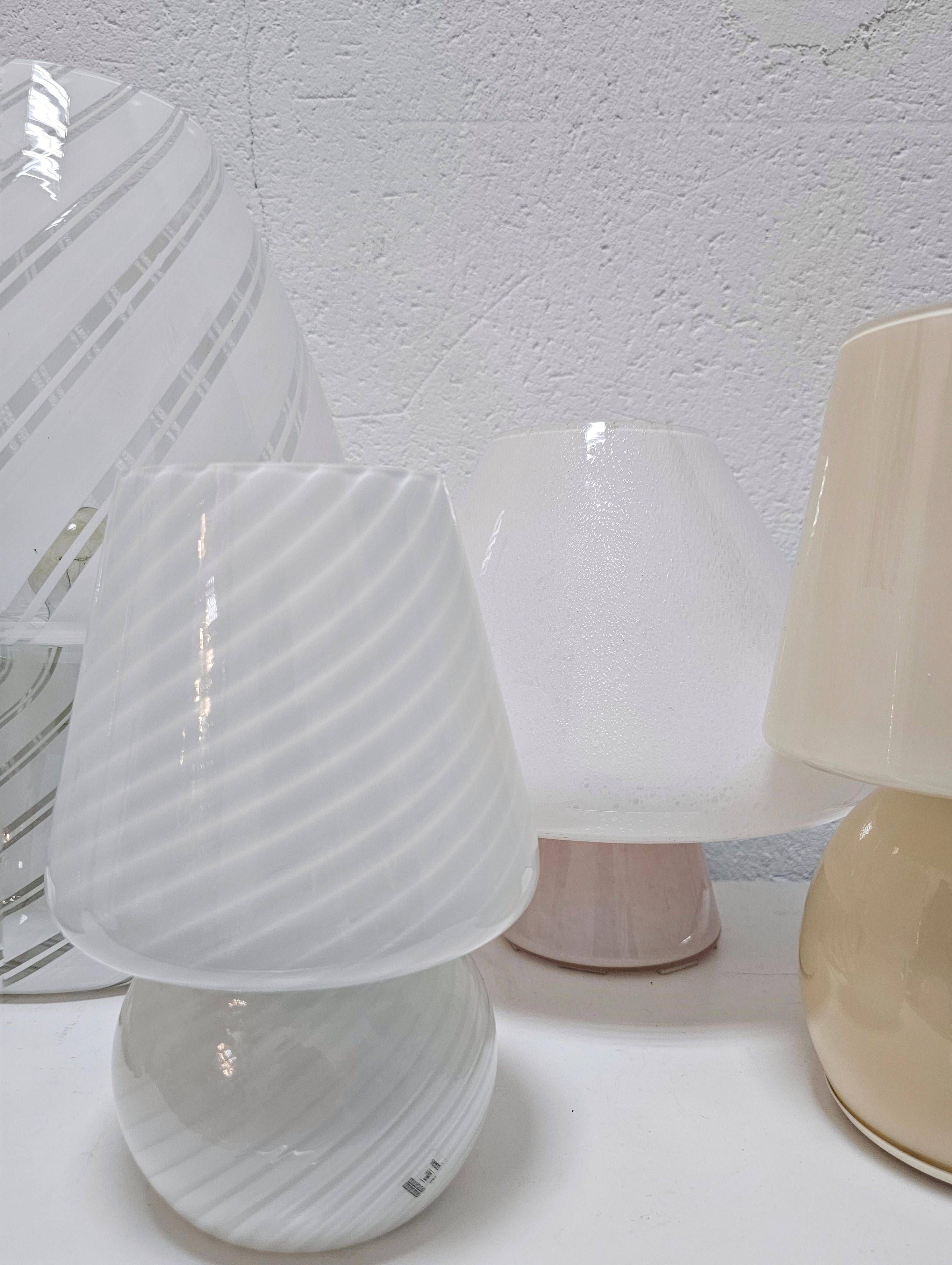 Set of 5 Mid-Century Modern mushroom table lamps in Murano glass.