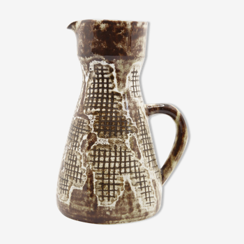 Brutalist pitcher of the Atelier du Vieux Moulin in enamelled earth of Vallauris