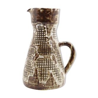 Brutalist pitcher of the Atelier du Vieux Moulin in enamelled earth of Vallauris