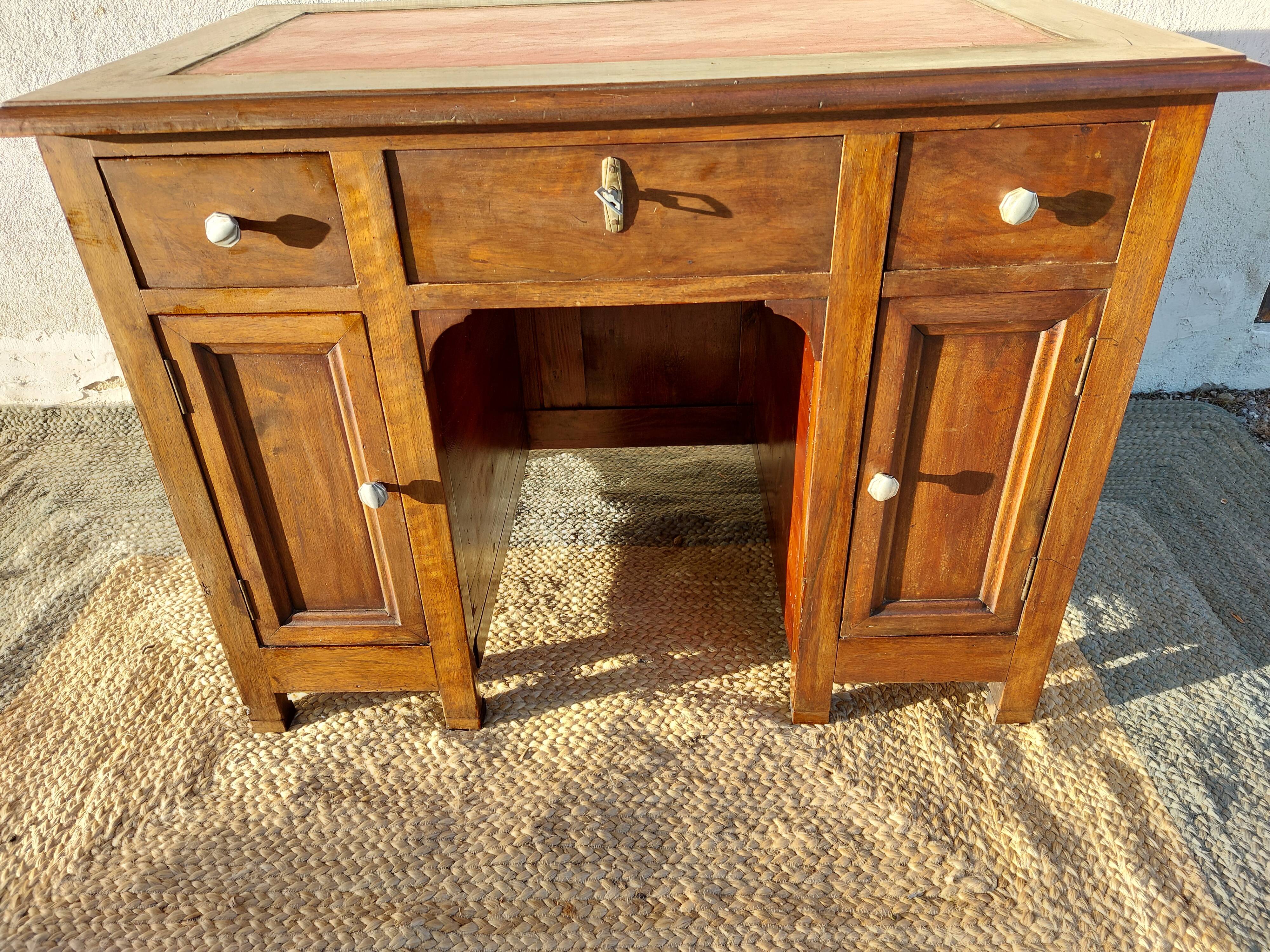 bureau enfant, ado, bois massif et cuir rouge