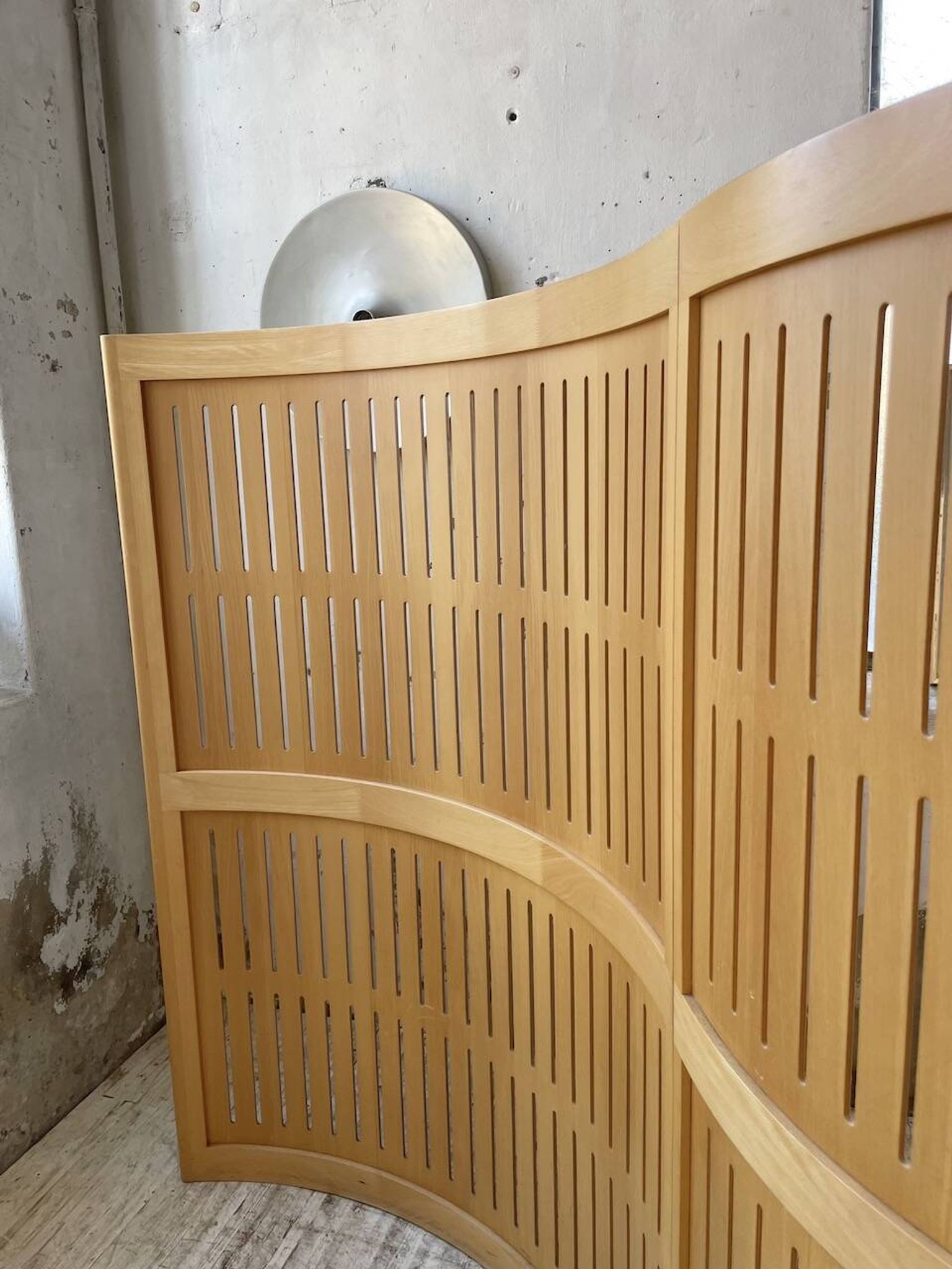 Large curved beech screen from the 80s