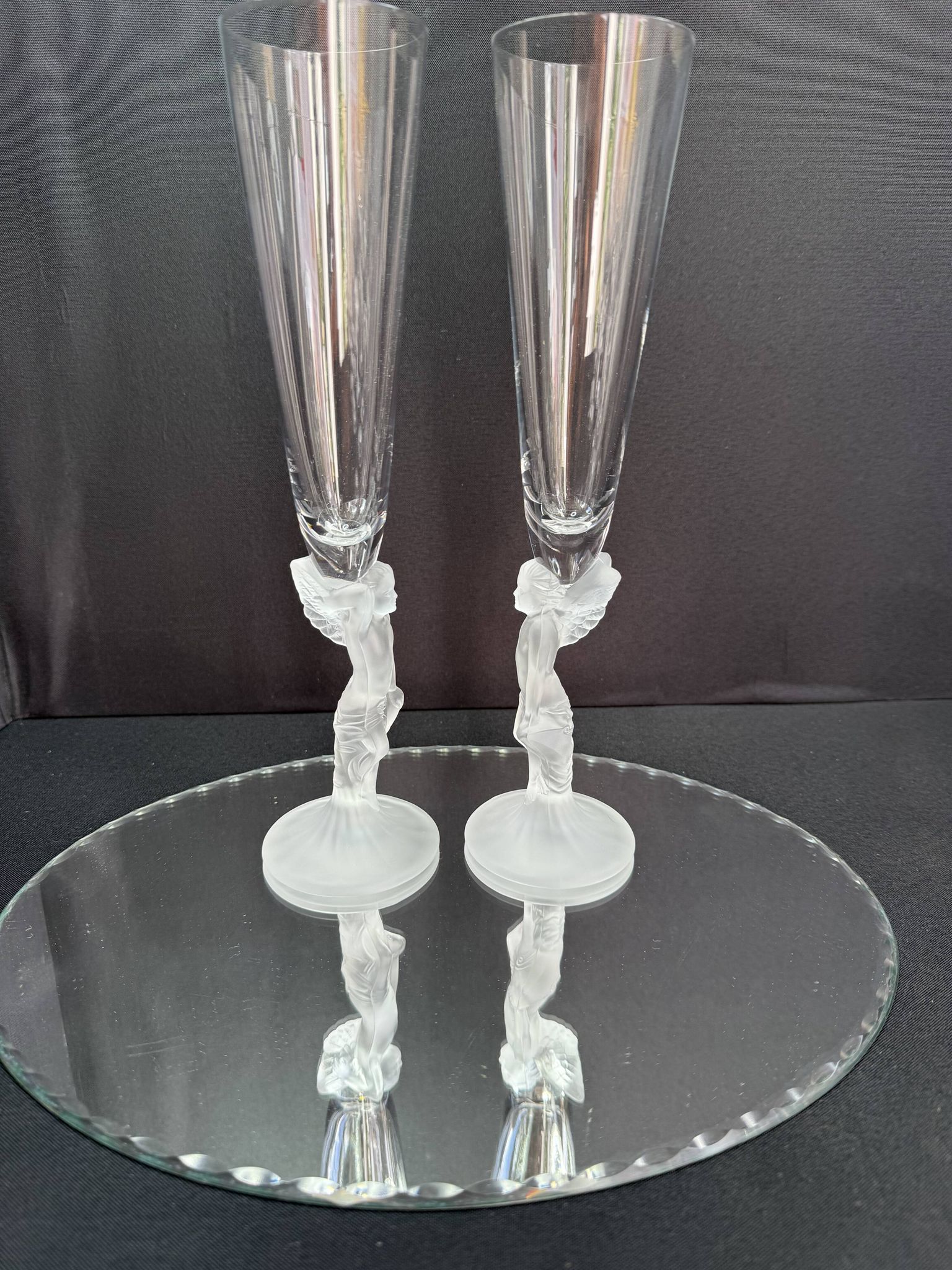 Champagne flutes Amour de Deutz sold in sets of 2.