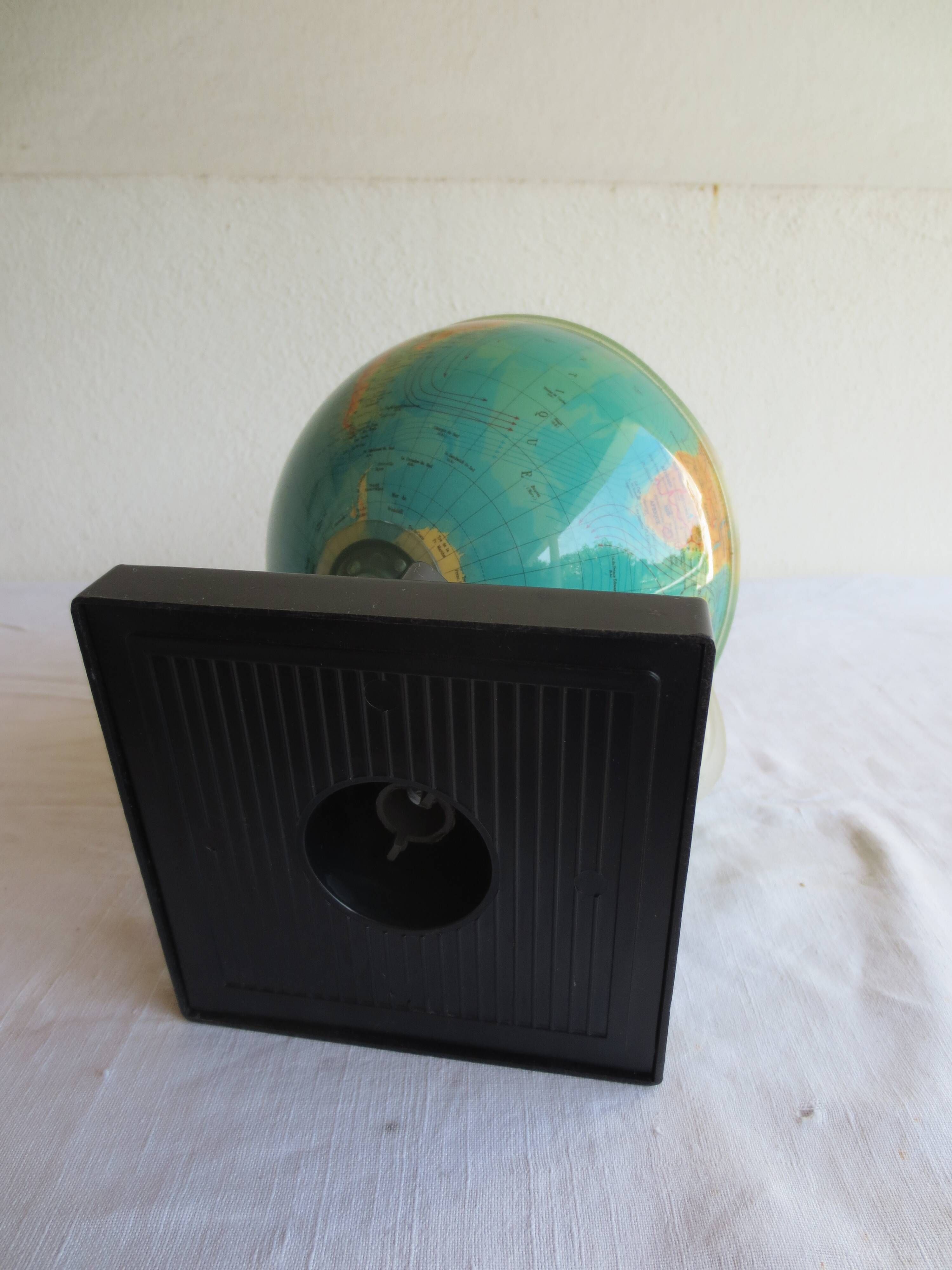 globe earth / black plastic base