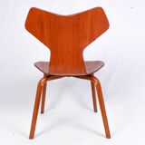 Arne Jacobsen chair model 3130 by Fritz Hansen