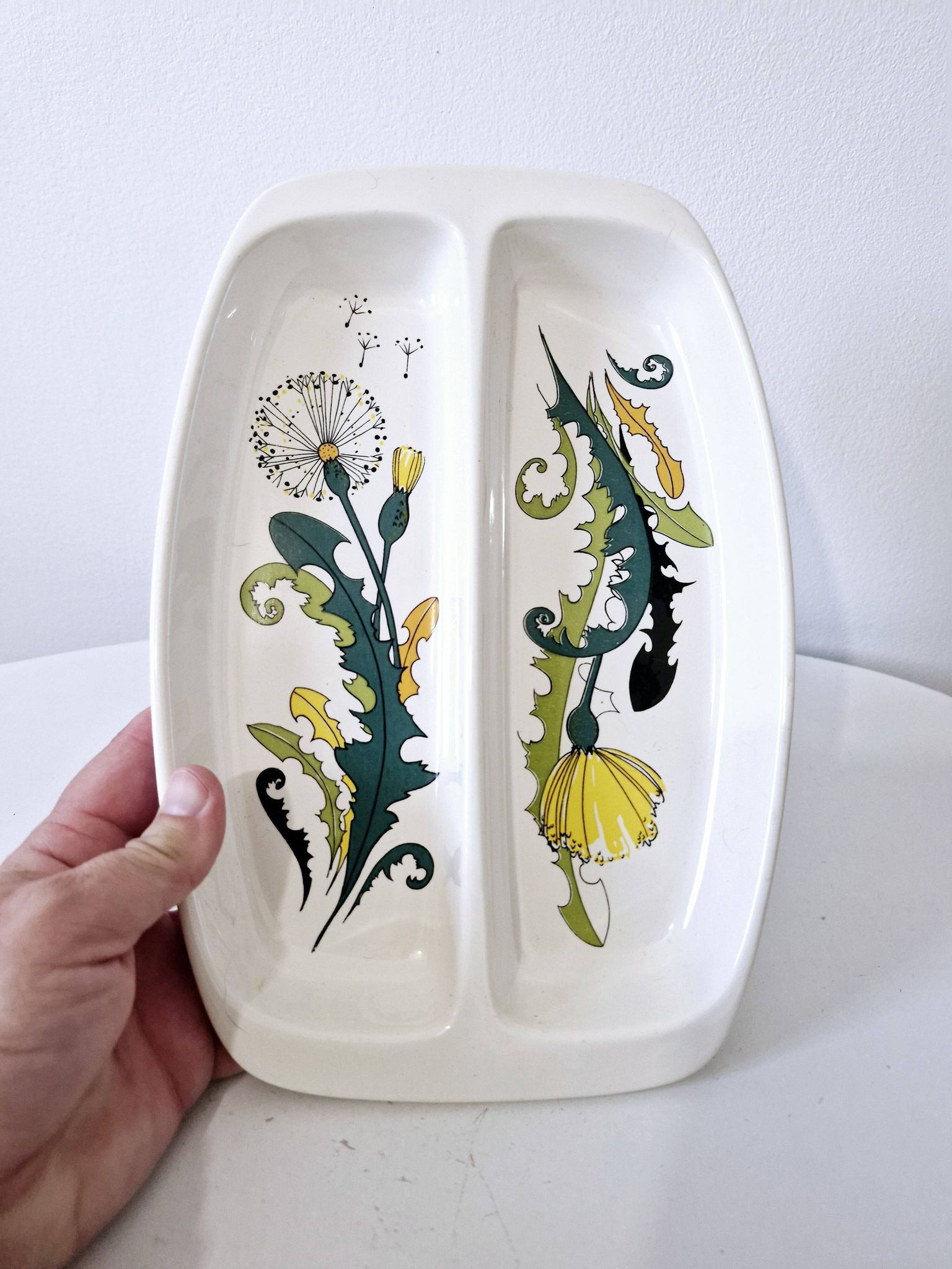 Partitioned plate in porcelain, dandelion model, Villeroy and Boch.