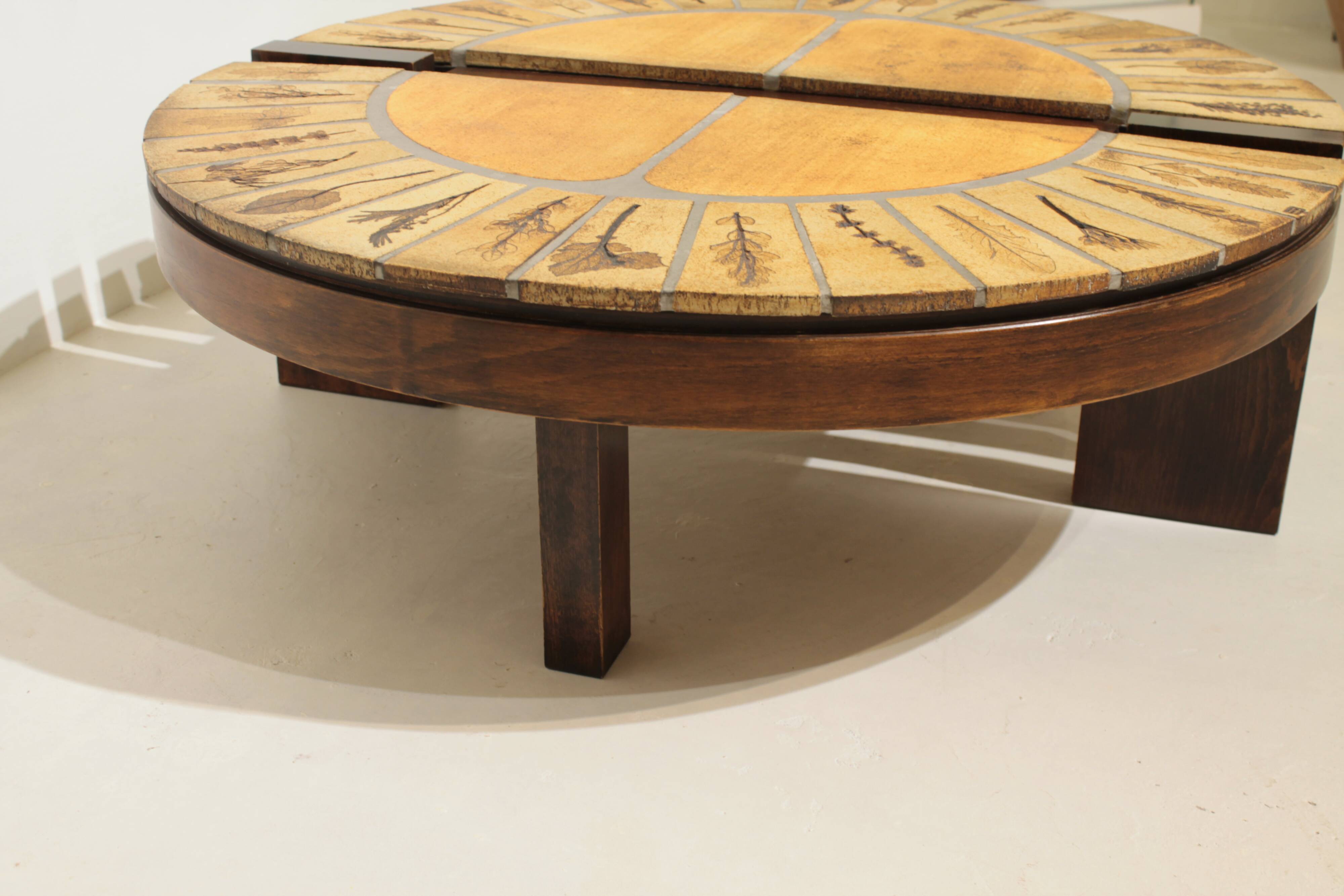 Round coffee table herbarium Roger Capron, Vallauris - ceramic and wooden structure