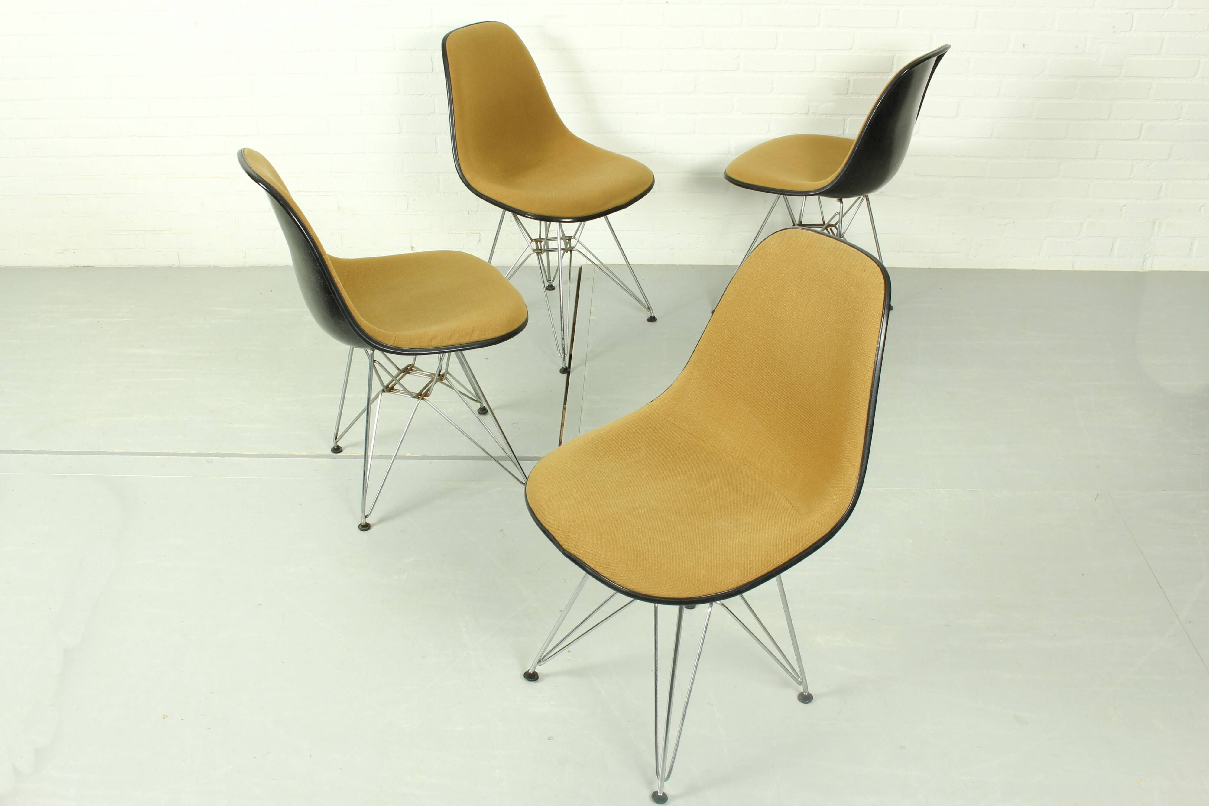 Set of 4 Yellow Herman Miller Original Vintage Eames Upholstered DSR Dining Side Chair, 1960s