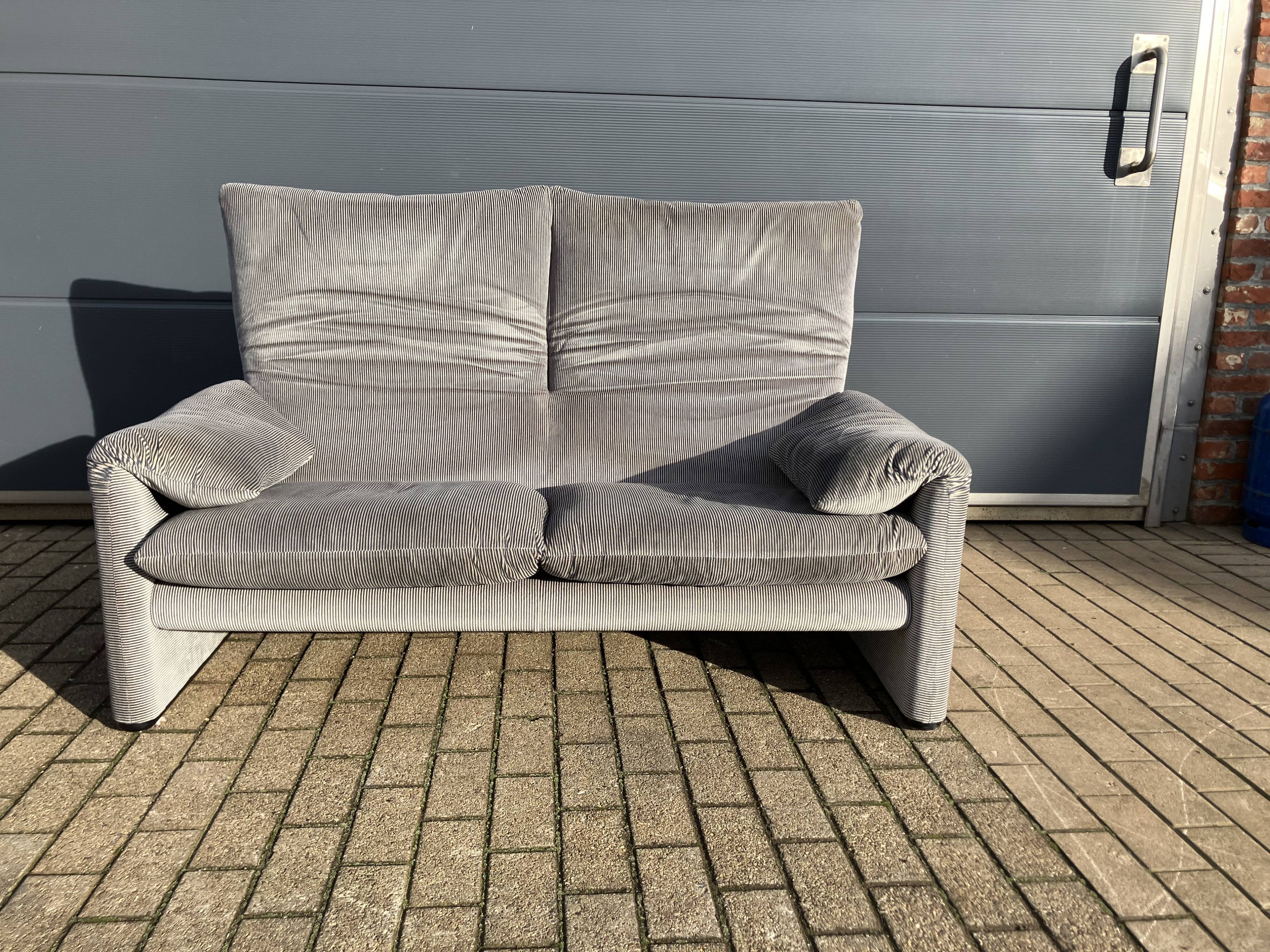 Cassina Maralunga 2 seater sofa, light gray Vico Magistretti
