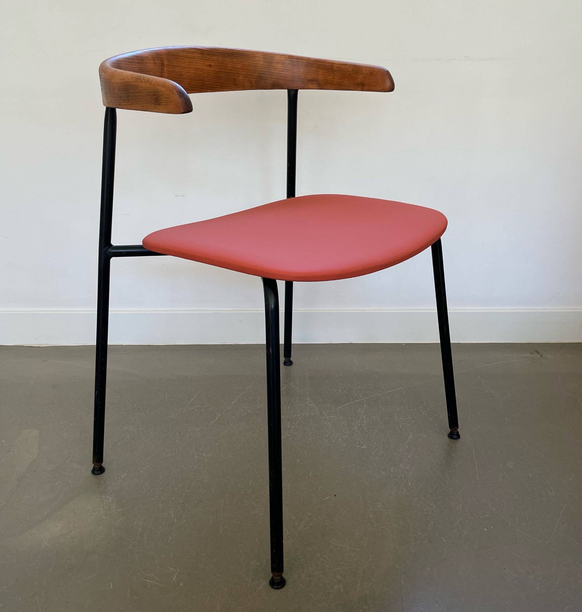 Rare ensemble de 4 chaises C 20, design Terence Conran, années 1960.