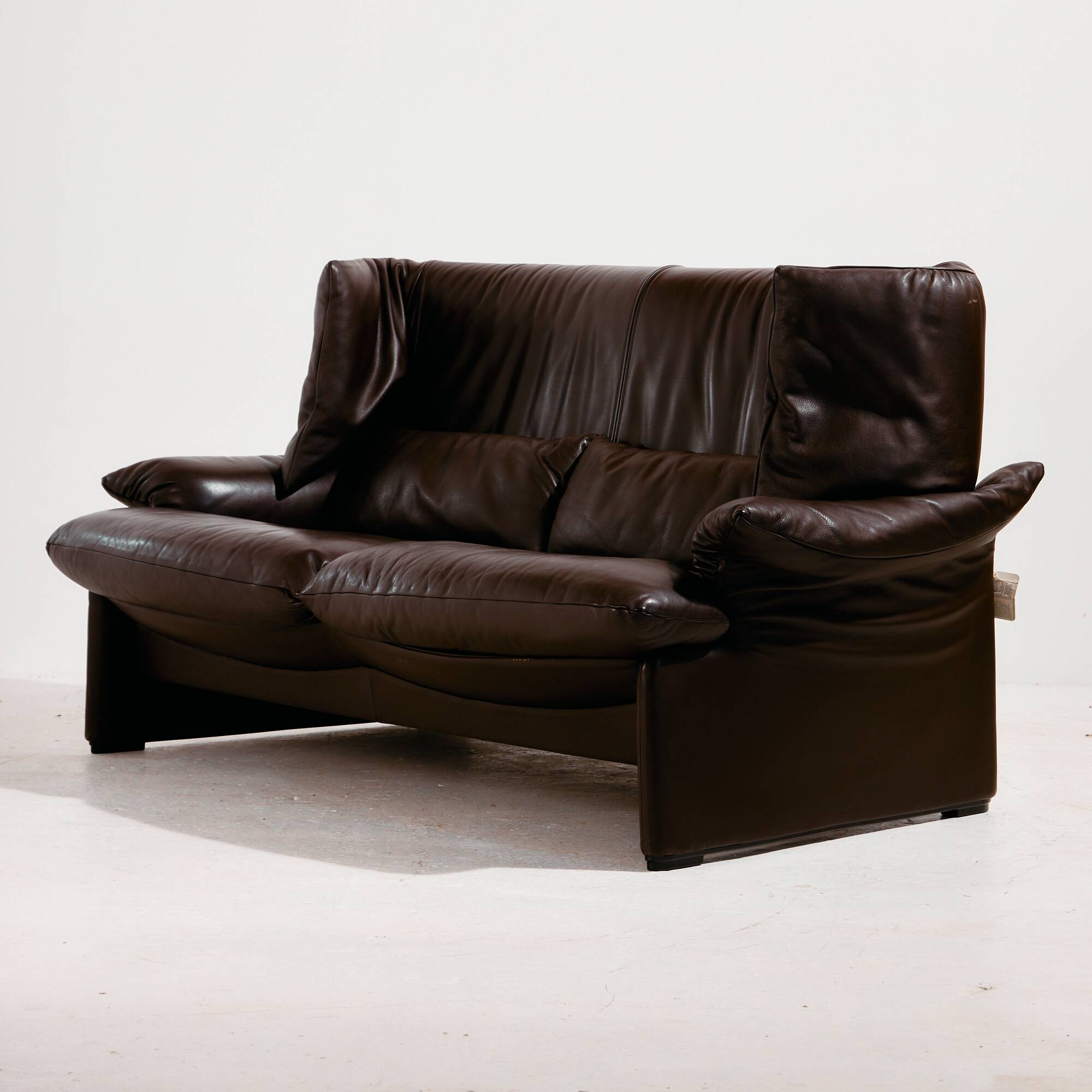 MK11470 Portovenere two-seater leather sofa by Vico Magistretti for Cassina