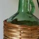 Lampe Dame-jeanne vintage en verre vert et rotin
