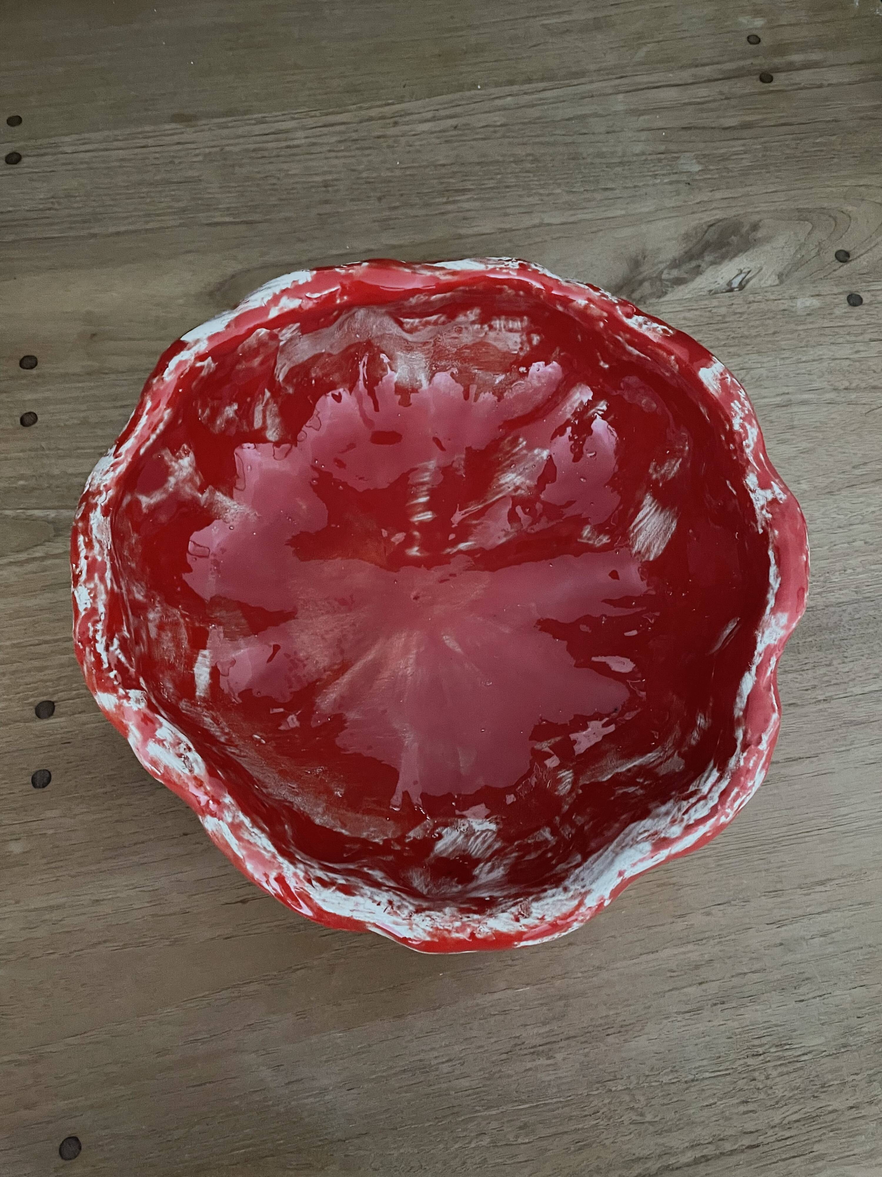 Fruit basket in red and white ceramic