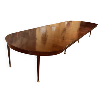 Extensible Louis XVI dining table in period Directoire mahogany.