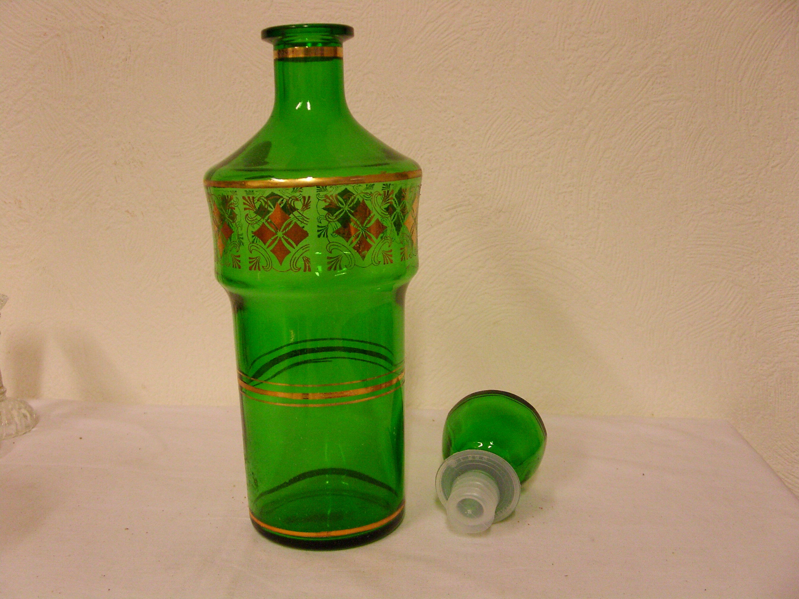 Liquor/digestive service in green and gold glass DELPRETE