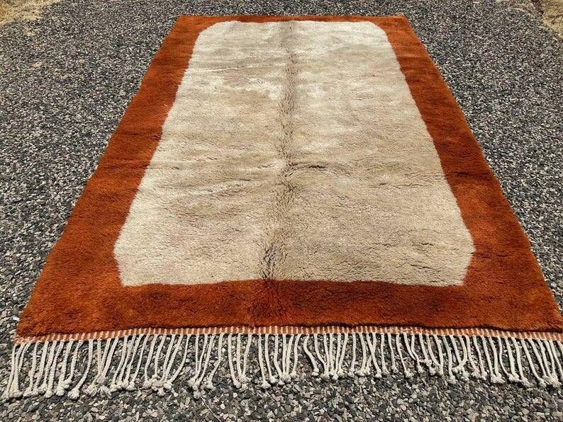 Terracotta and beige Moroccan Mrirt rug 340x230 cm – framed pattern