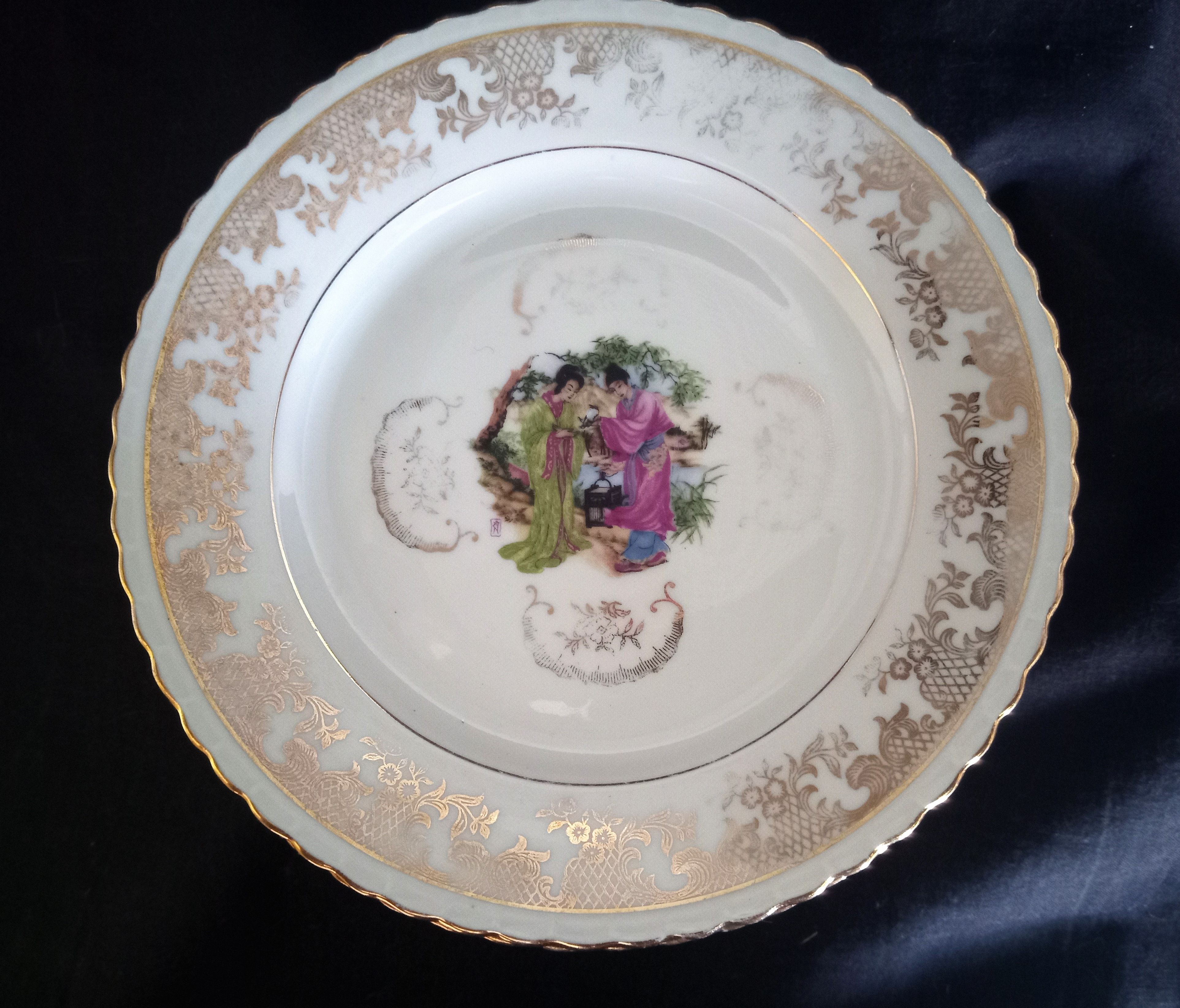 Set of 13 plates with Japanese motifs in real Limoges porcelain