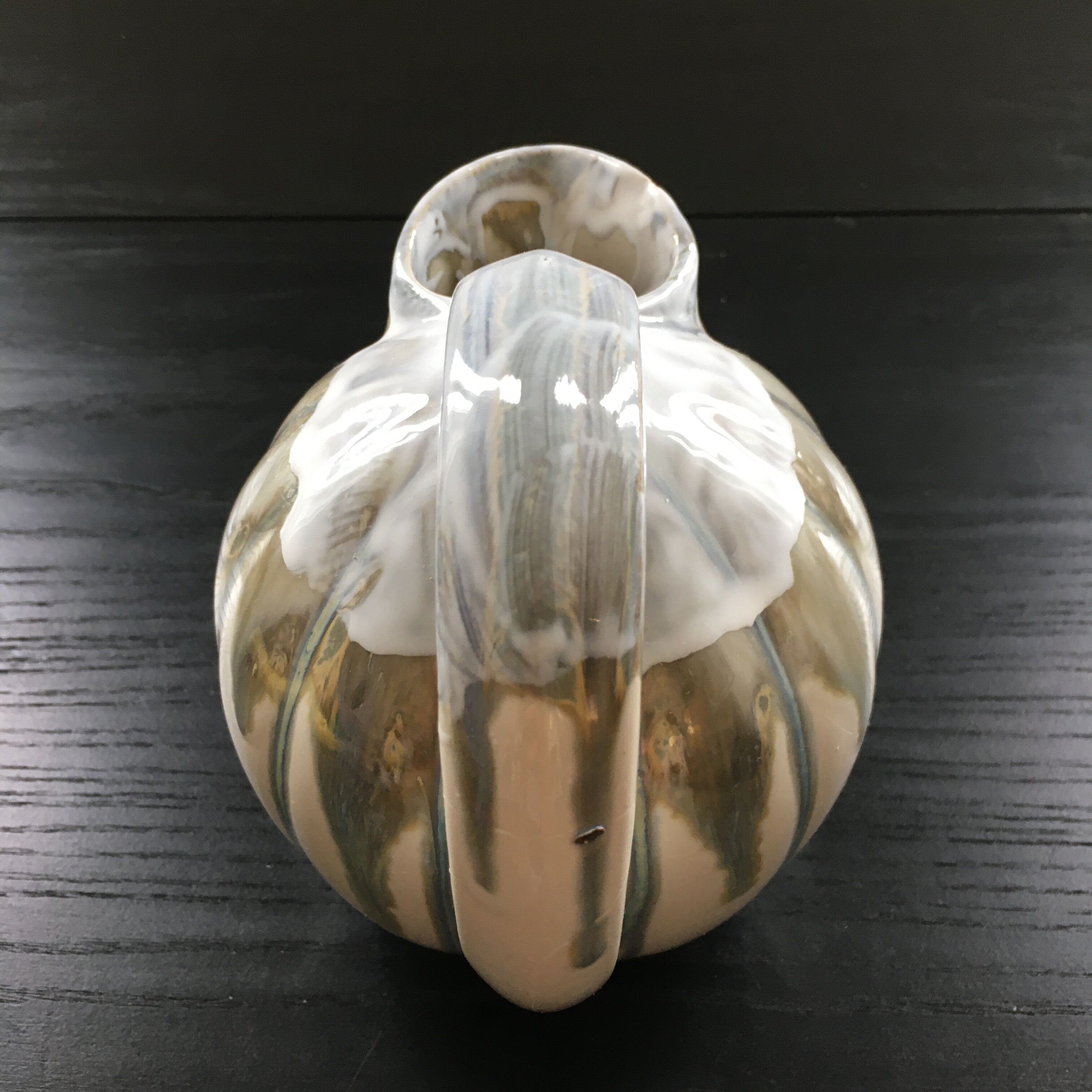 Pitcher melon beige drips