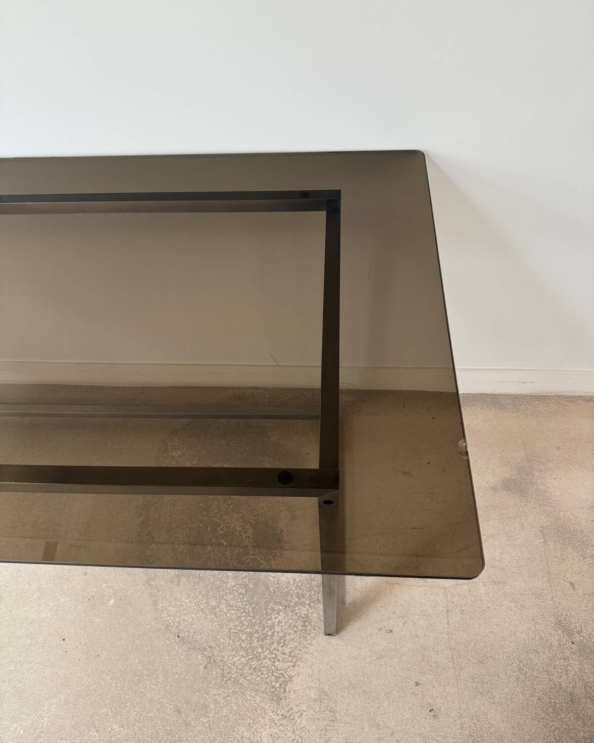 Bureau en métal et verre fumé, années 70
