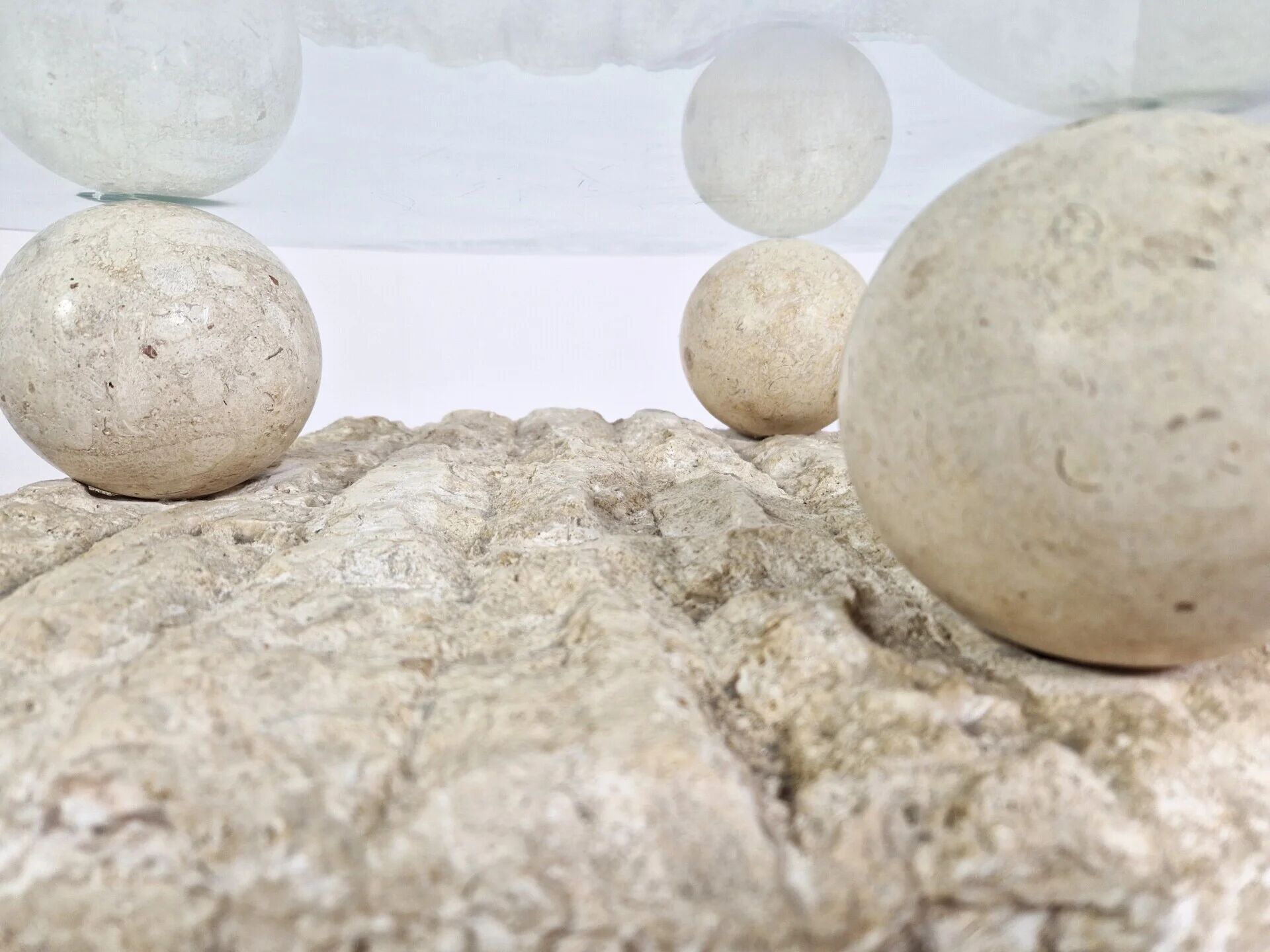 Fossil stone coffee table | Magnussen Ponte | 1980s