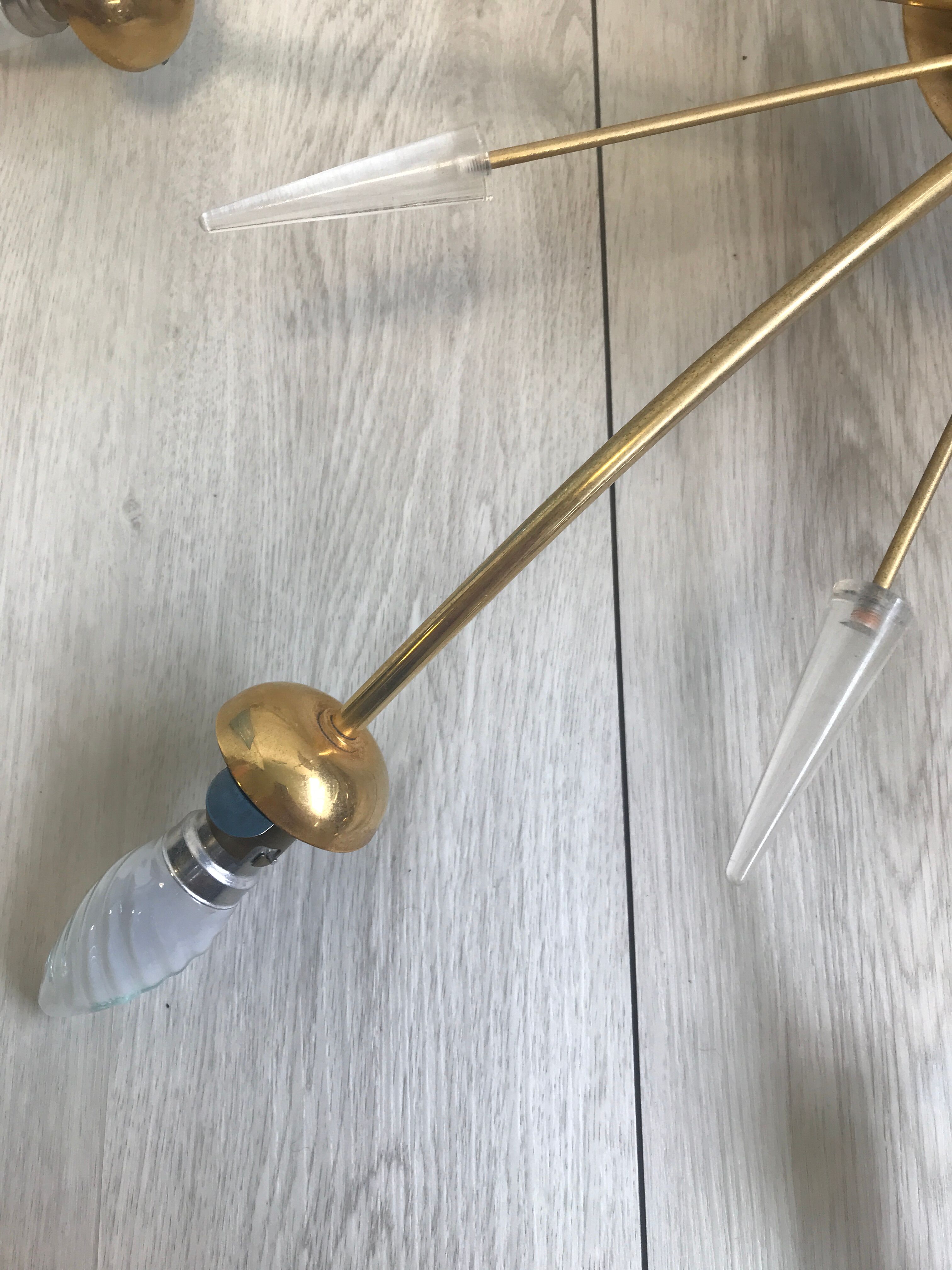 Suspension 60s to 8 lights brass and molded glass