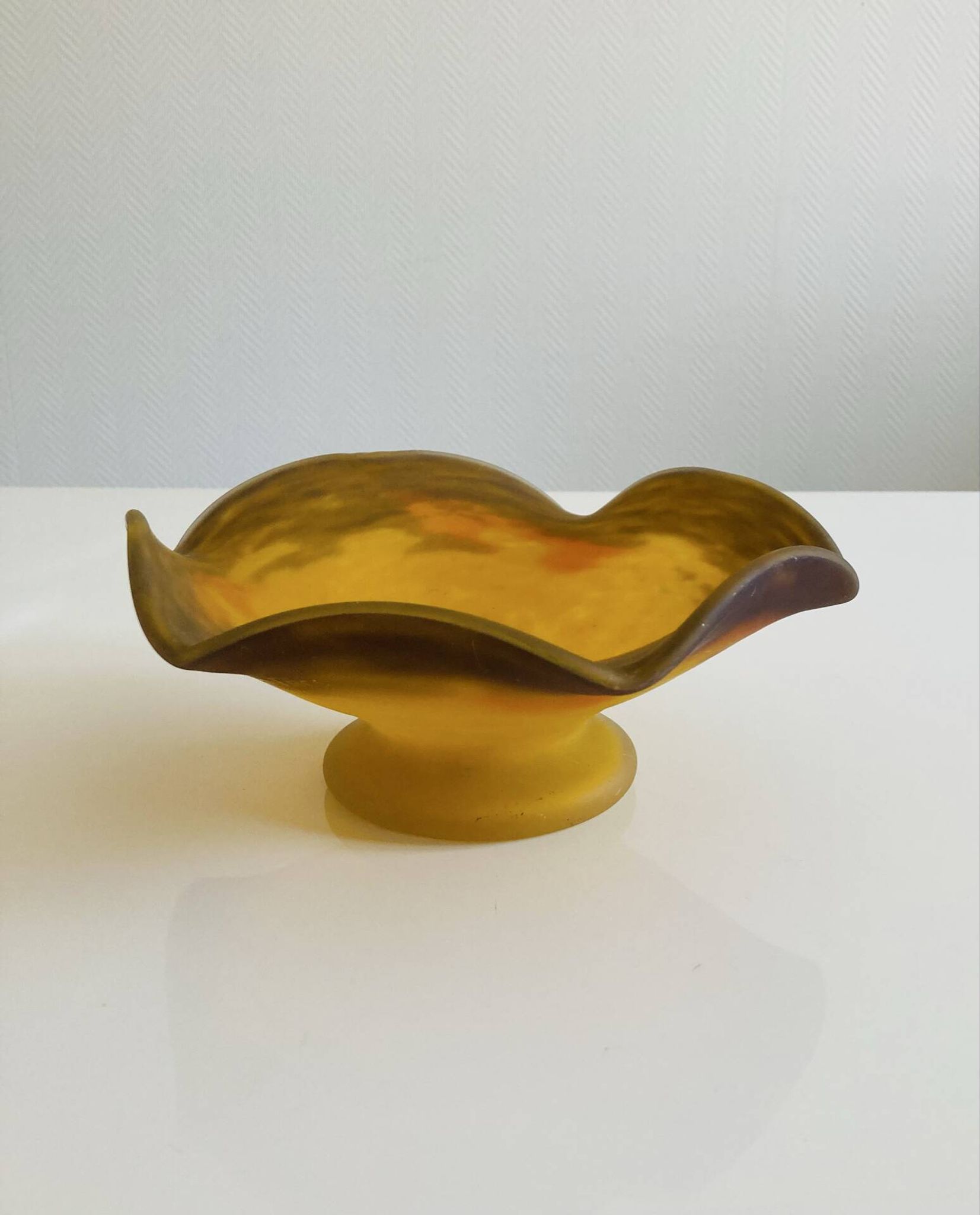 Glass footed coupe Nuagé signed by Muller Frères Lunéville.