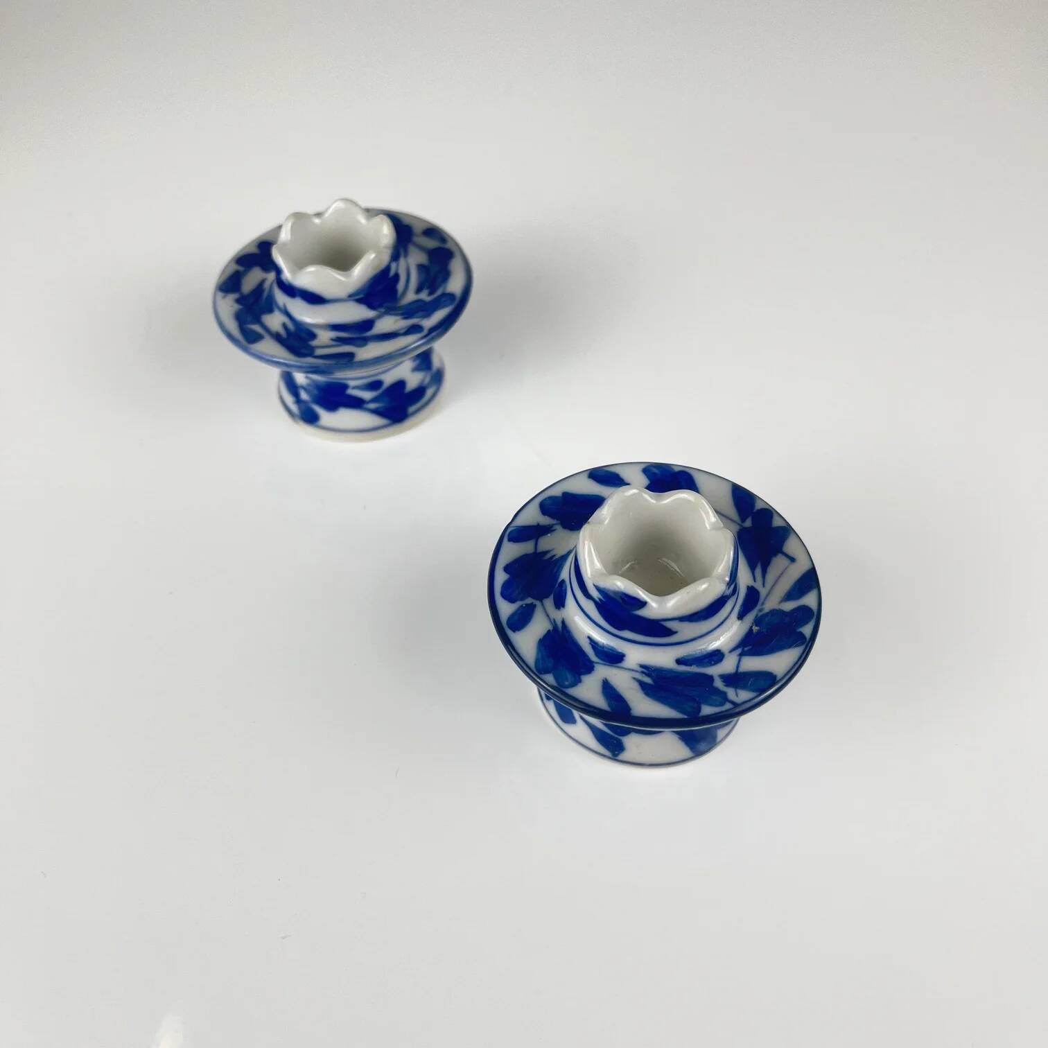 Set of 2 blue and white porcelain candlesticks, 20th century.