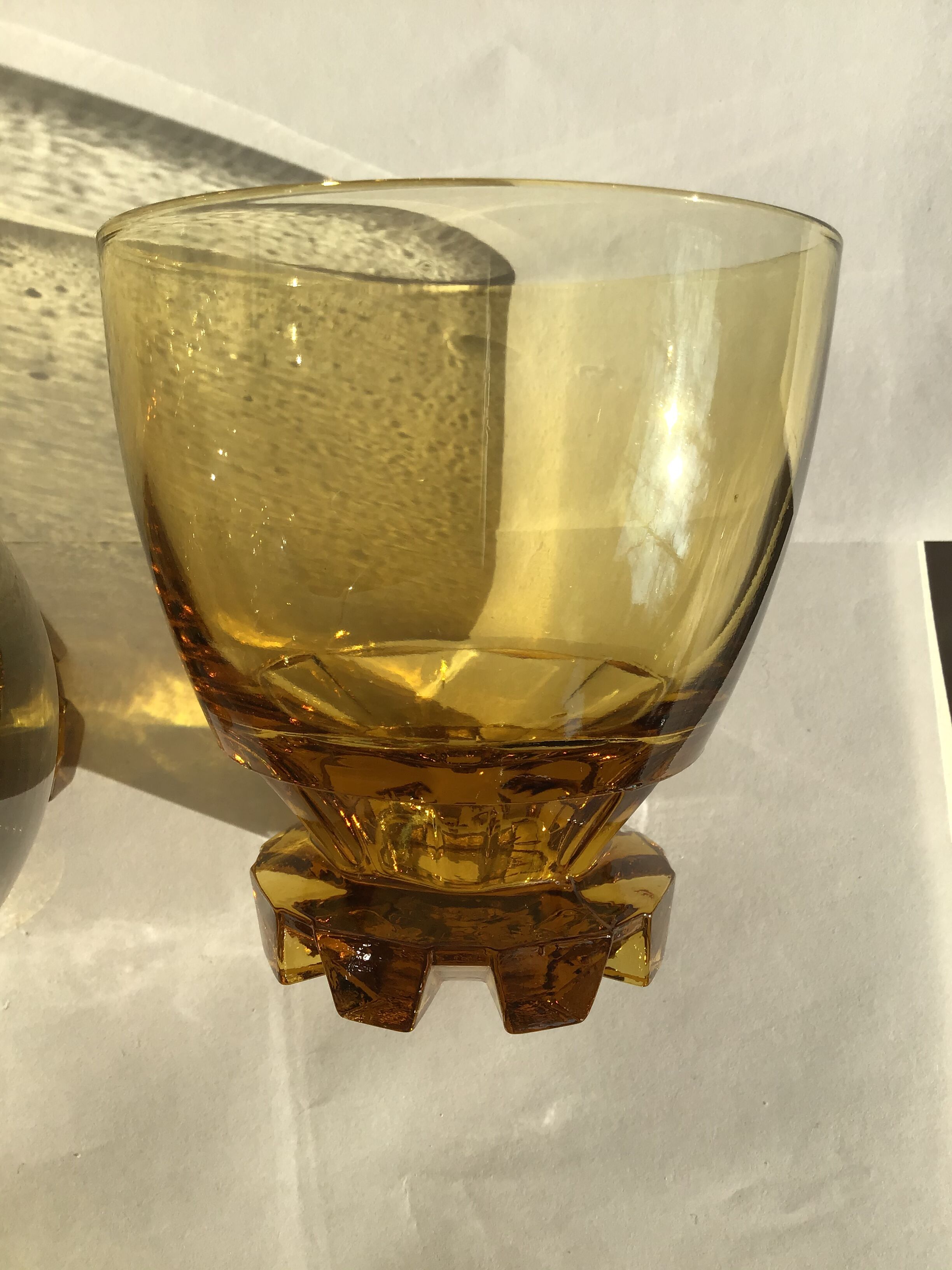 9 glasses amber feet notched wheels