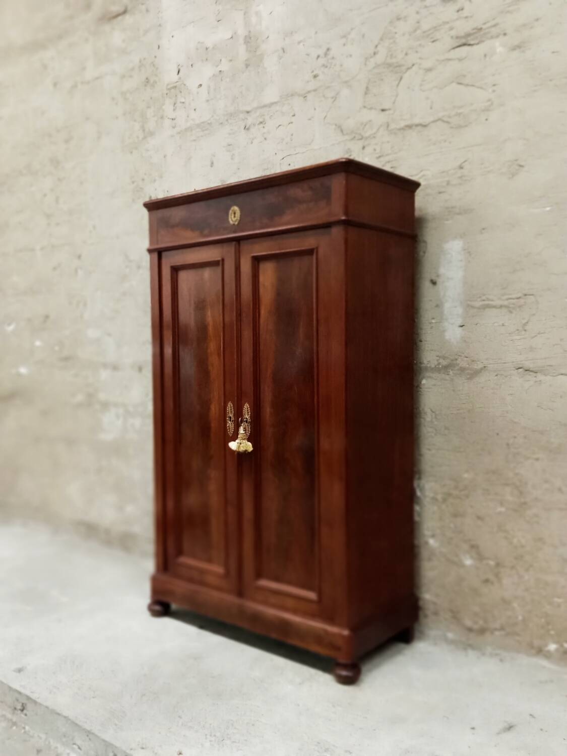 Mid-high mahogany furniture