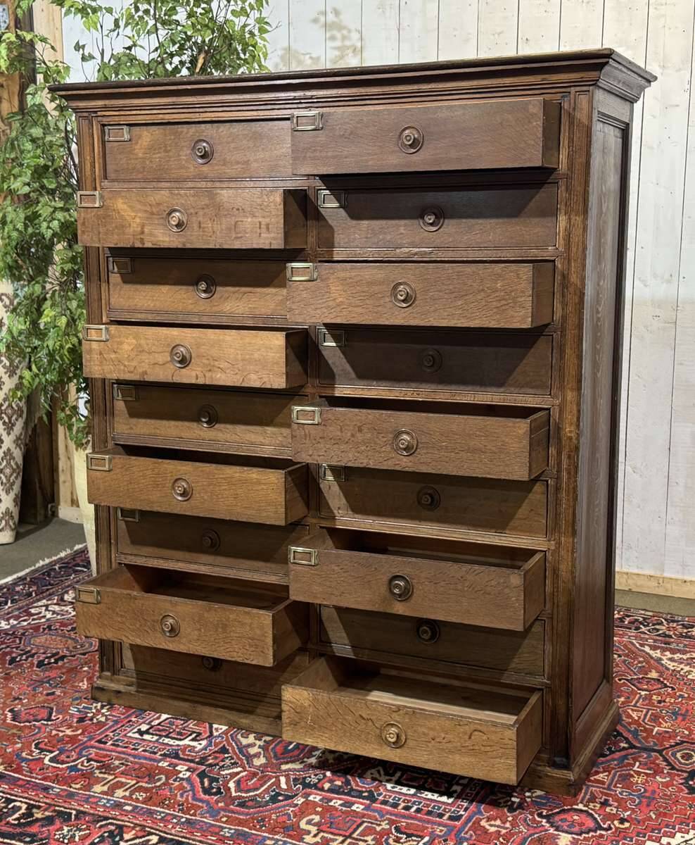Notary's cabinet with 18 drawers in oak and fir from the early 20th century.