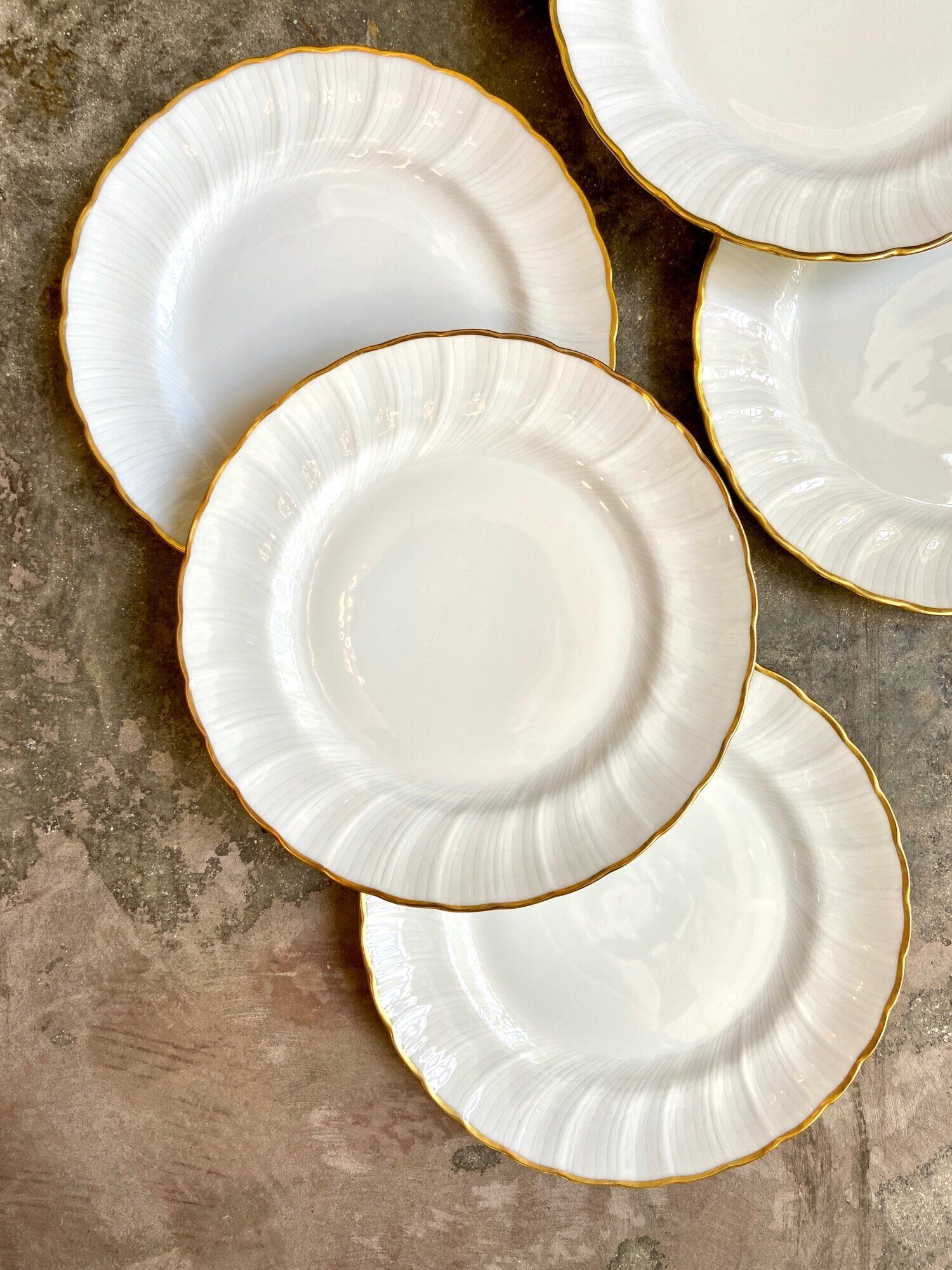 6 flat plates in white and golden Limoges porcelain, Verlaine service