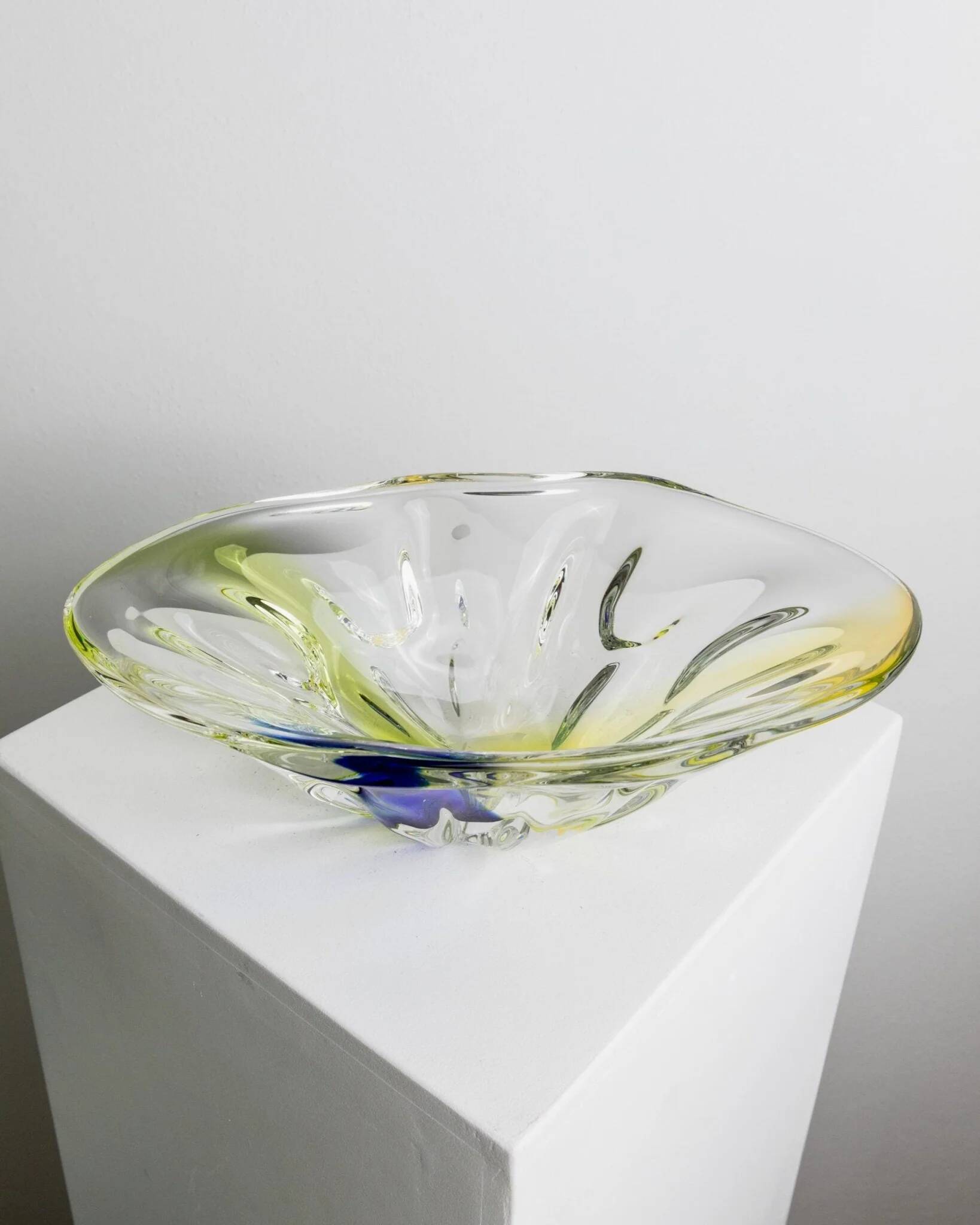 Vintage Murano glass bowl - organic oval shape, transparent glass with blue and yellow - 1970s Italian design - elegant table decoration, gift idea.