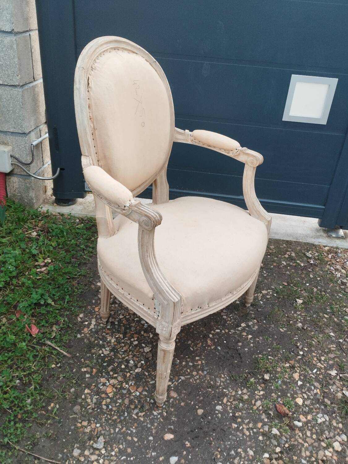 Antique armchair in Louis XVI style from the late 19th century.