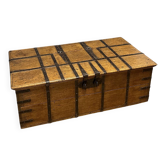 coffre en teck ancien patiné / table basse