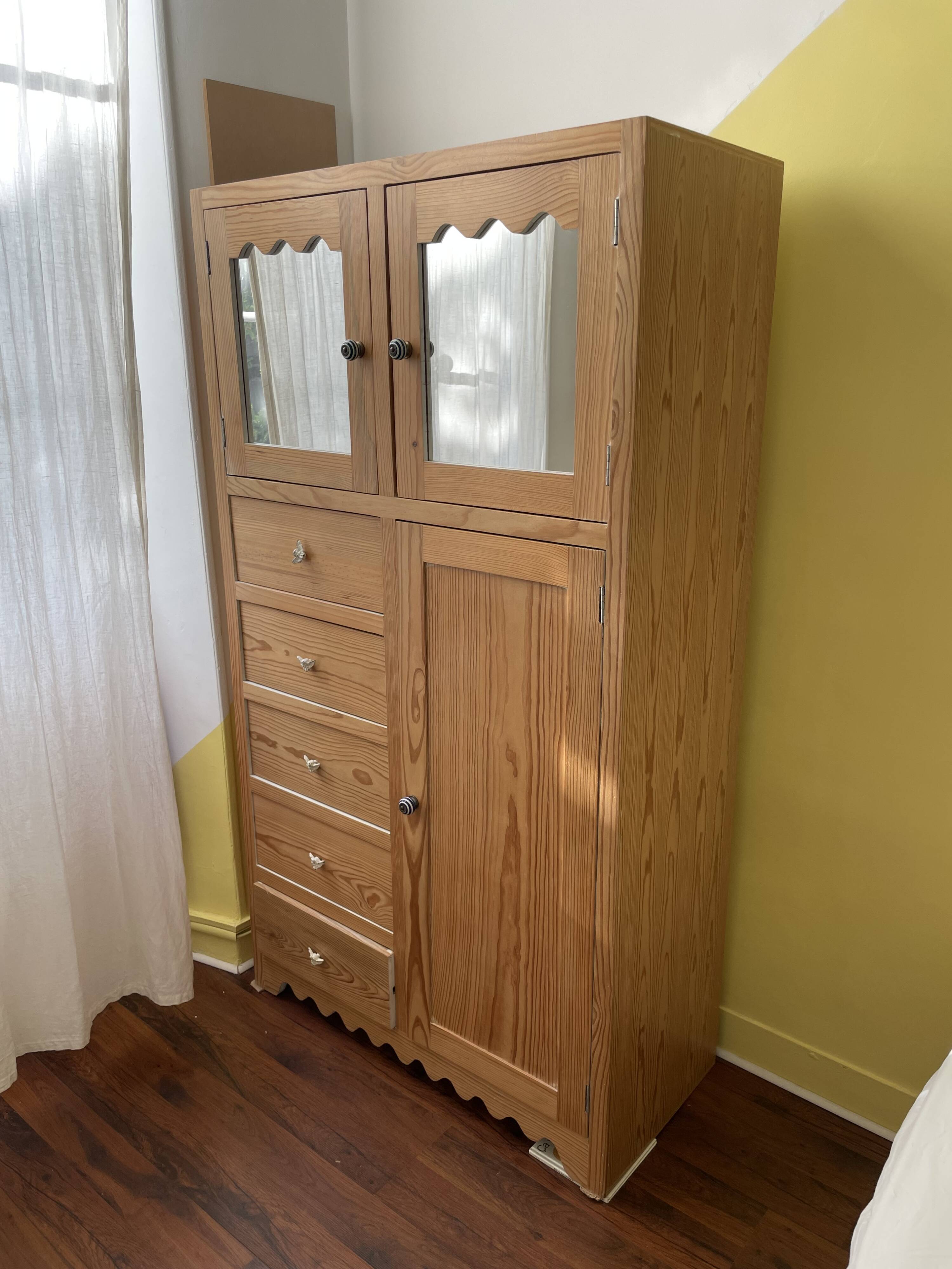 Armoire enfant en bois