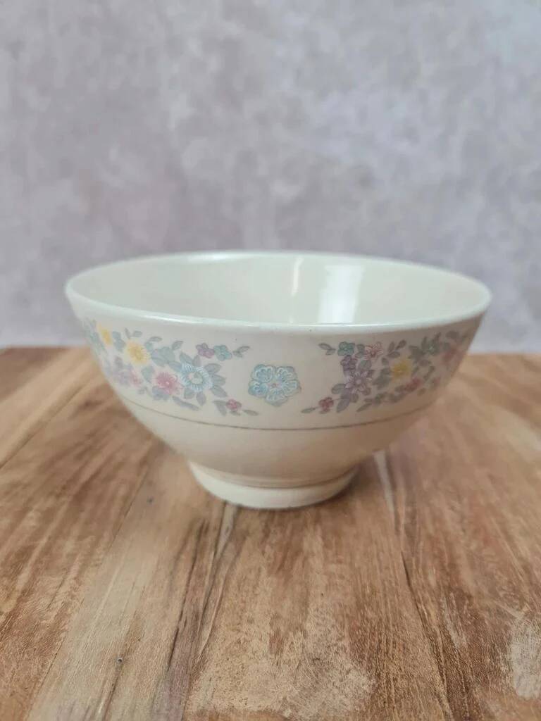 Small antique flowered bowl – vintage earthenware, very pretty decoration.